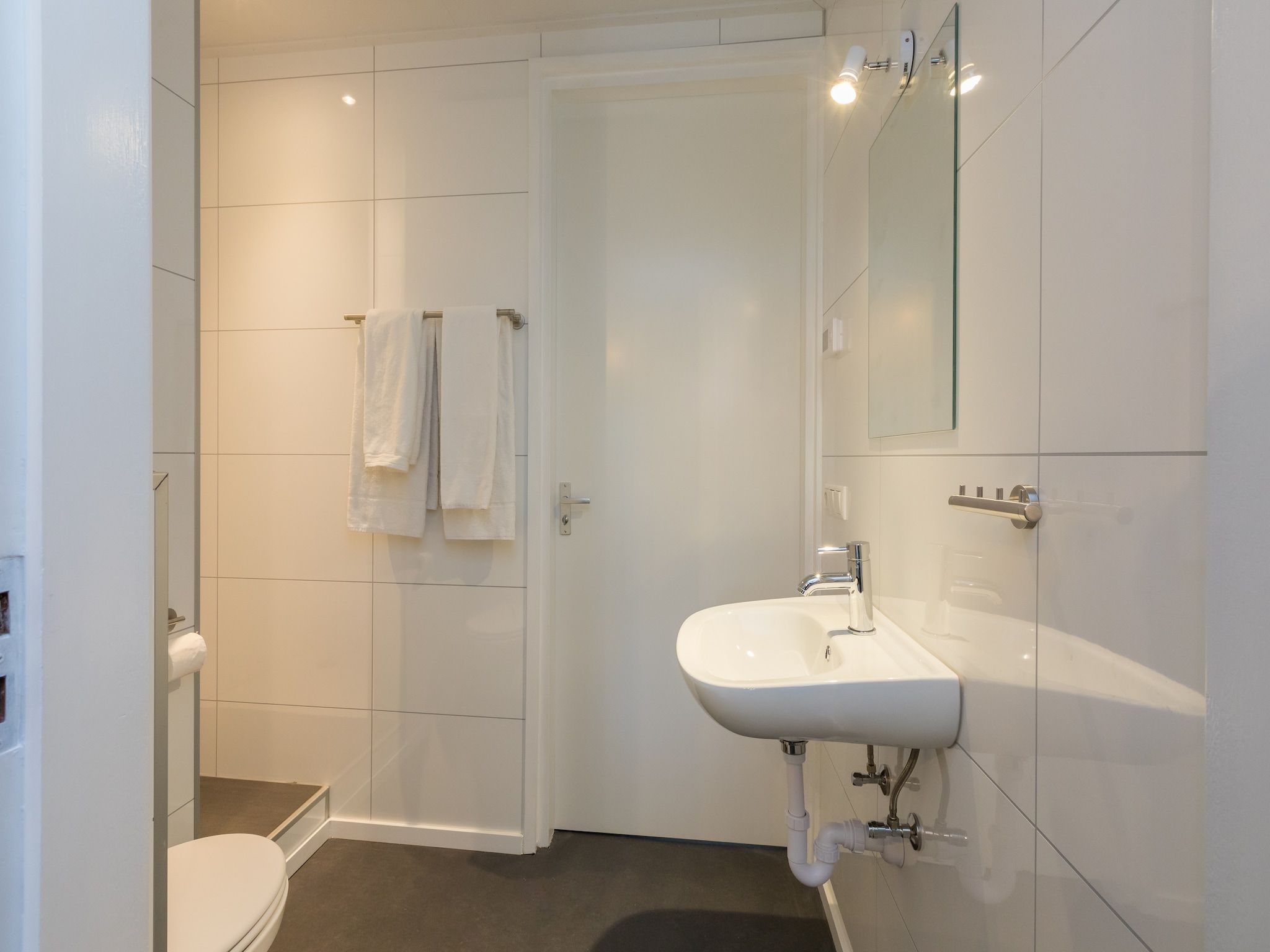 De badkamer van Vroondijk 2-Zeebloesem in Vrouwenpolder