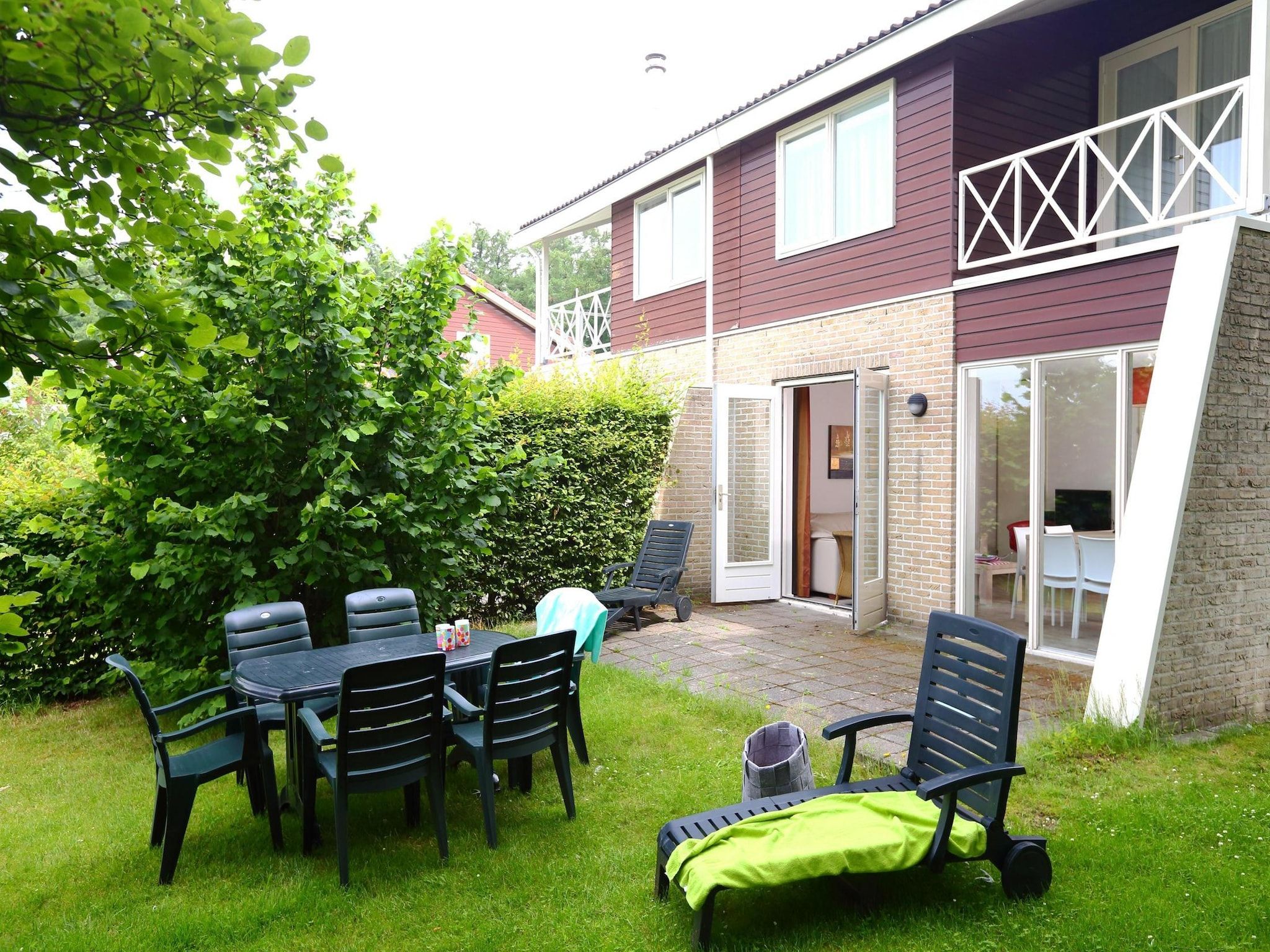 De buitenkant van Vakantiepark Emslandermeer 1 in Vlagtwedde