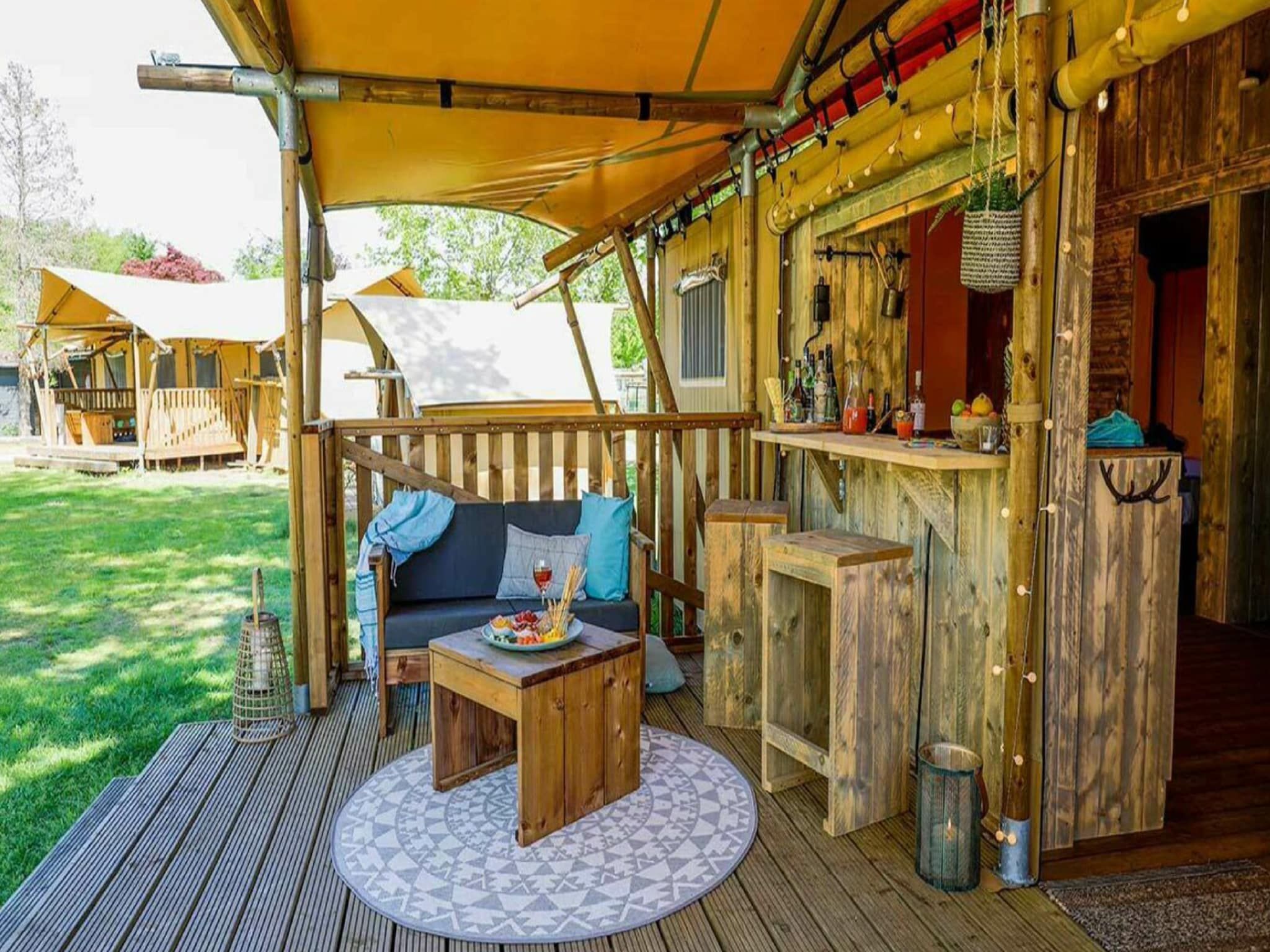 Het terras van Vakantiepark Sandberghe 9 in Uden