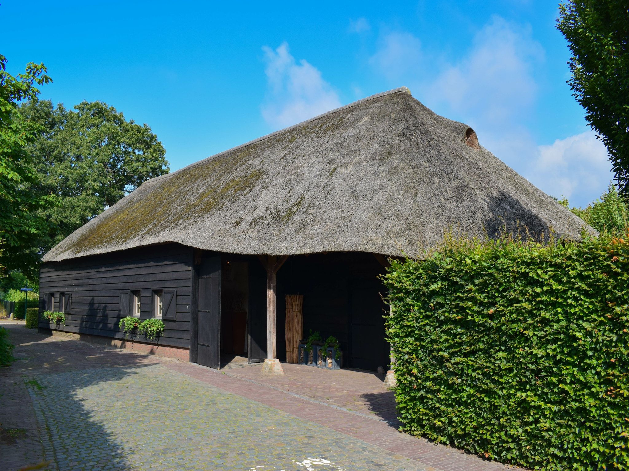 De buitenkant van La Maison Douce in Alphen