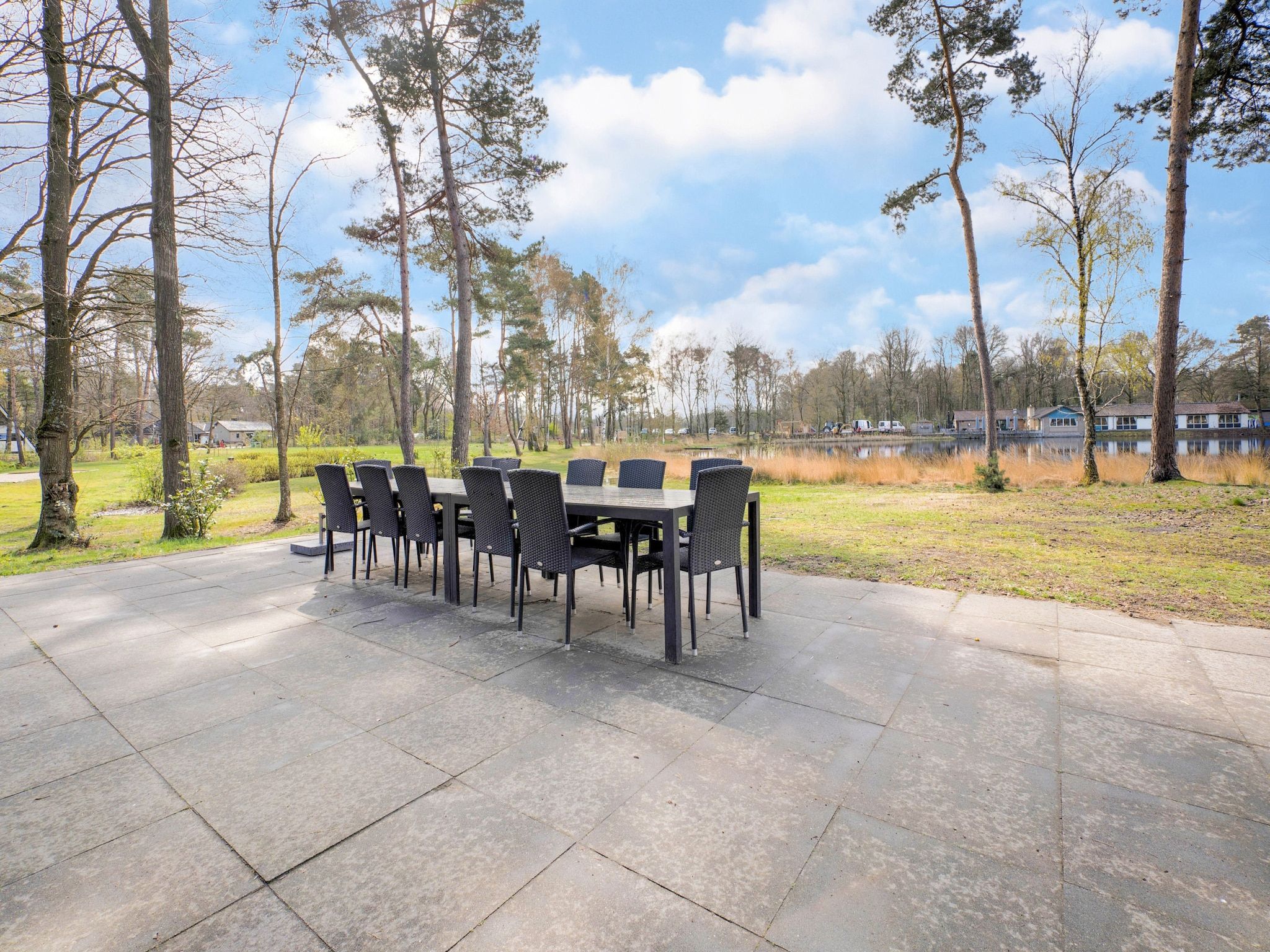 Het terras van Bungalow 64 en 65 in Stramproy
