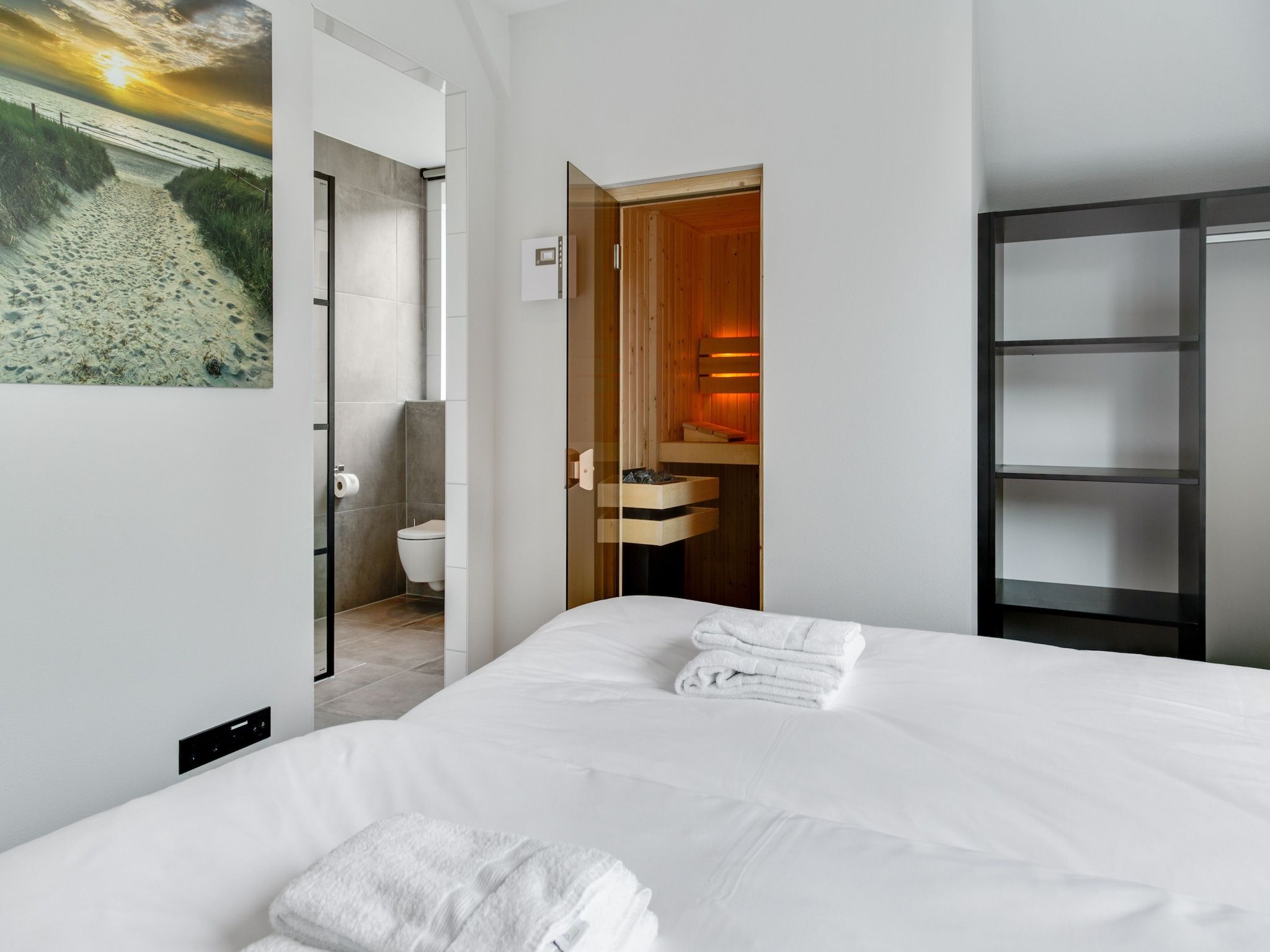 Een slaapkamer van De Koog nr 1 - 6 pers woning de luxe in De Koog Texel