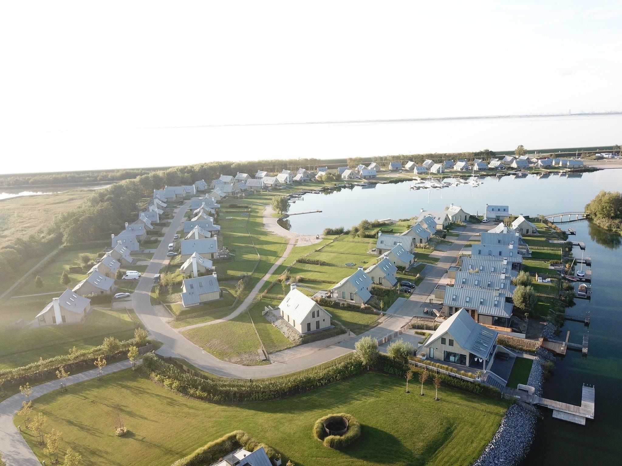 De omgeving van Resort Waterrijk Oesterdam 3 in Tholen