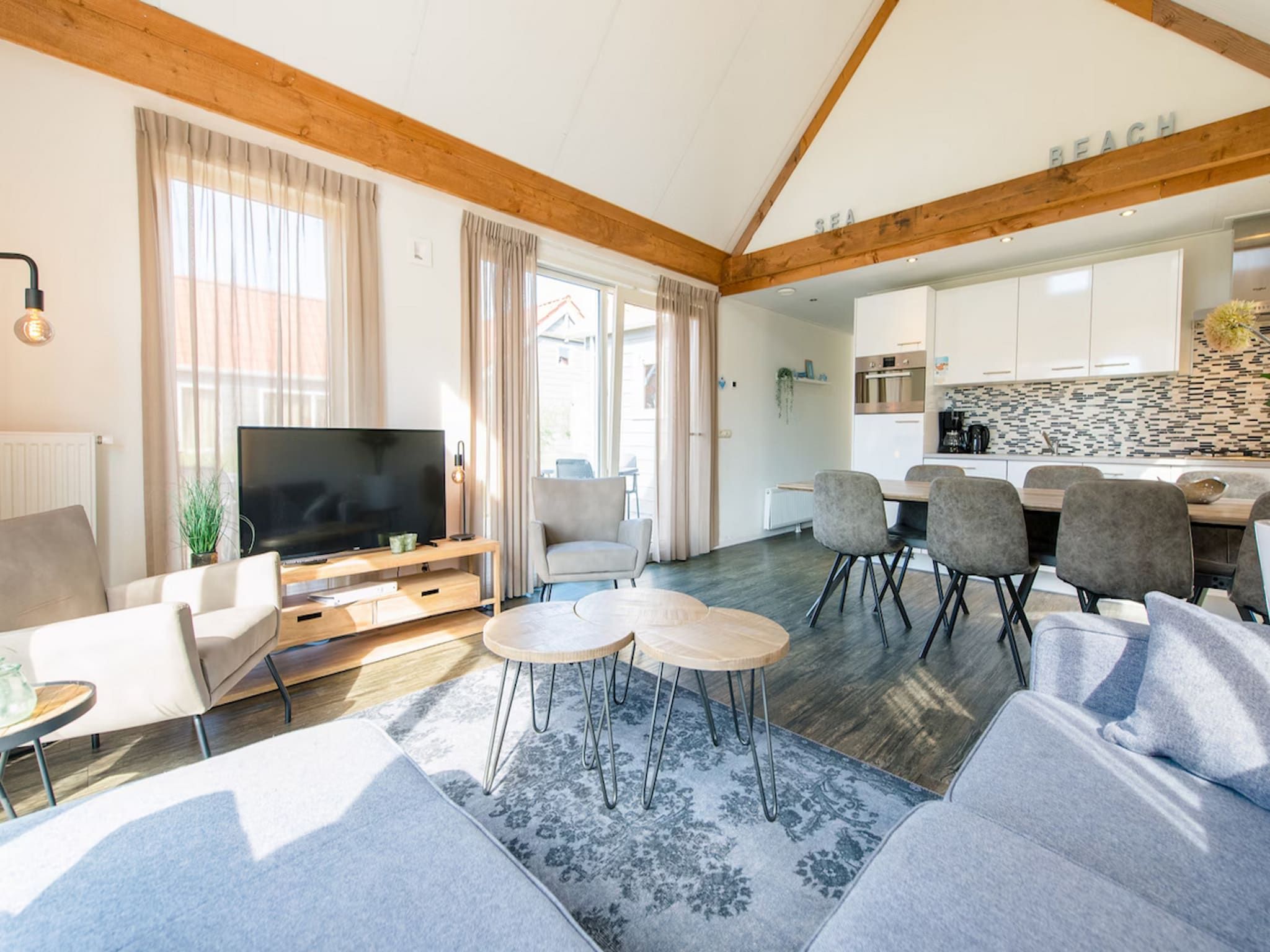 De woonkamer van Vakantiepark Boomhiemke 15 in Hollum
