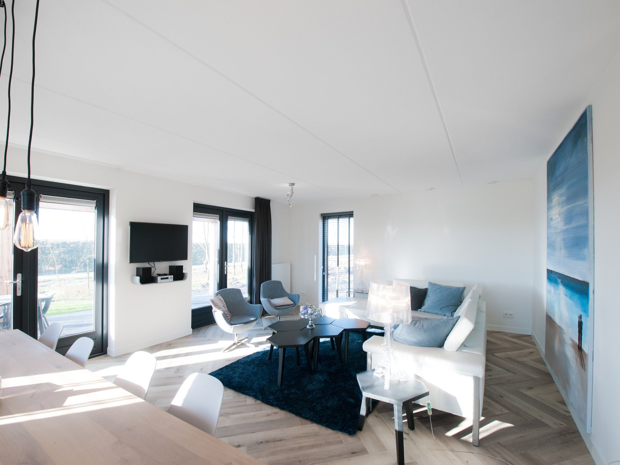 De woonkamer van Resort Waterrijk Oesterdam 12 in Tholen
