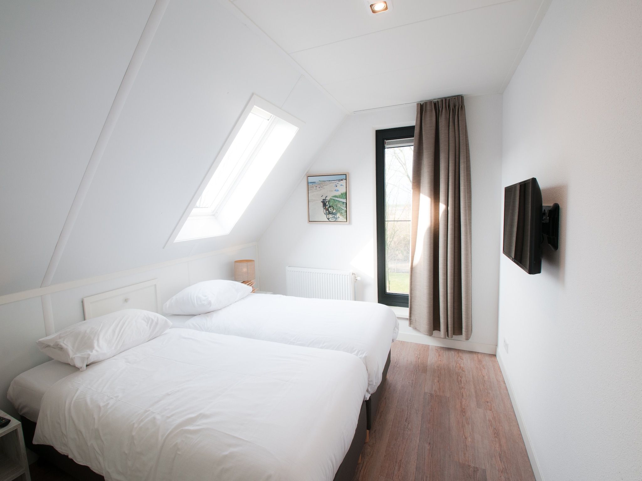 Een slaapkamer van Resort Waterrijk Oesterdam 15 in Tholen