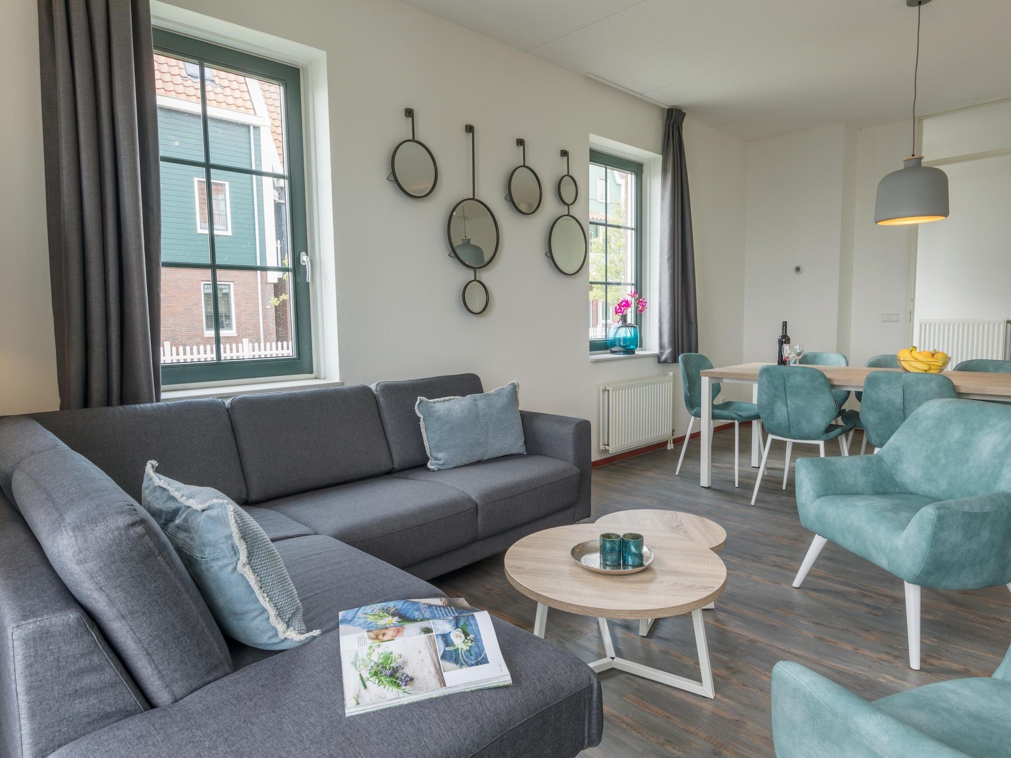 De woonkamer van Marinapark Volendam 13 in Volendam
