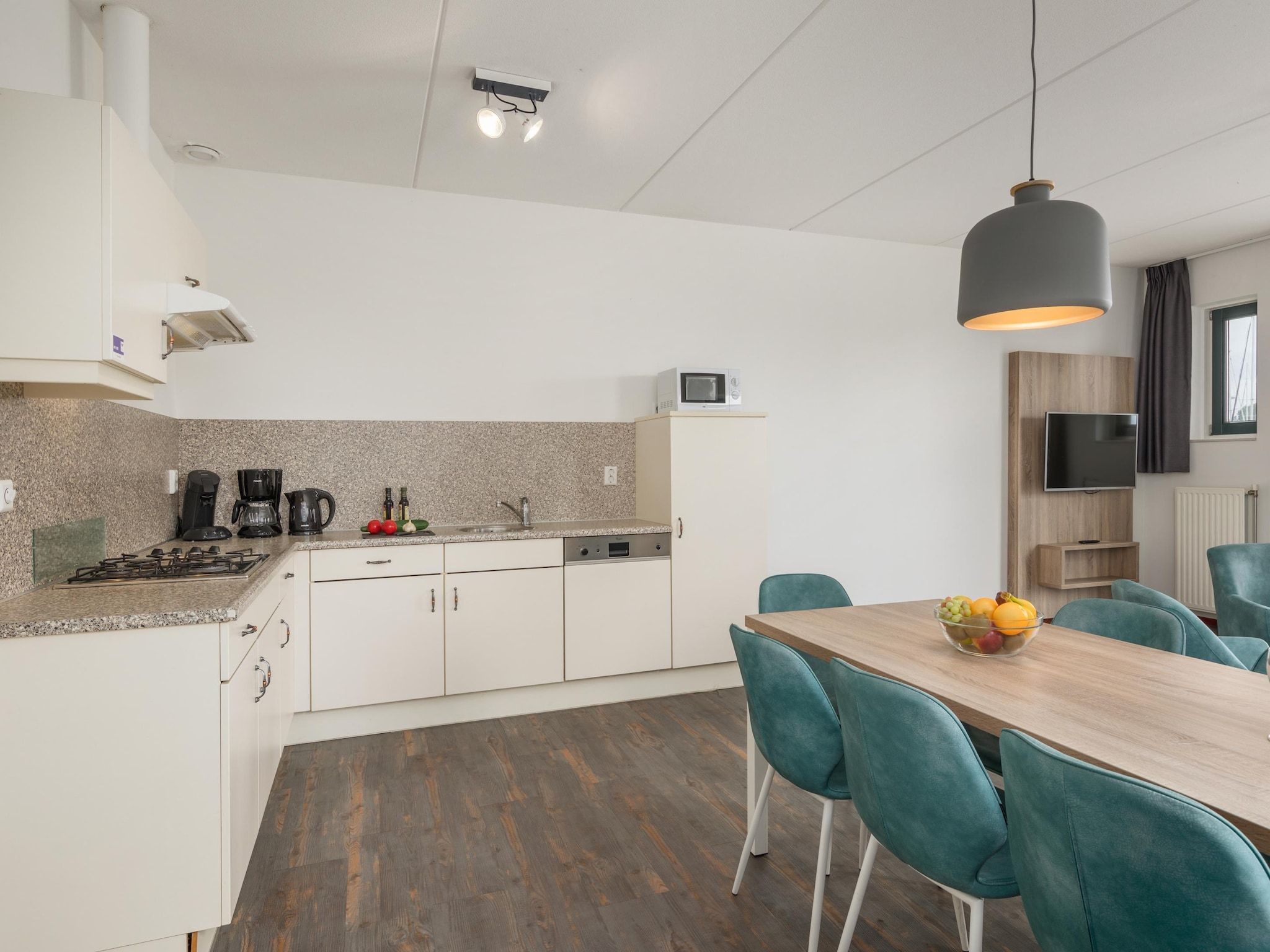 De keuken van Marinapark Volendam 14 in Volendam