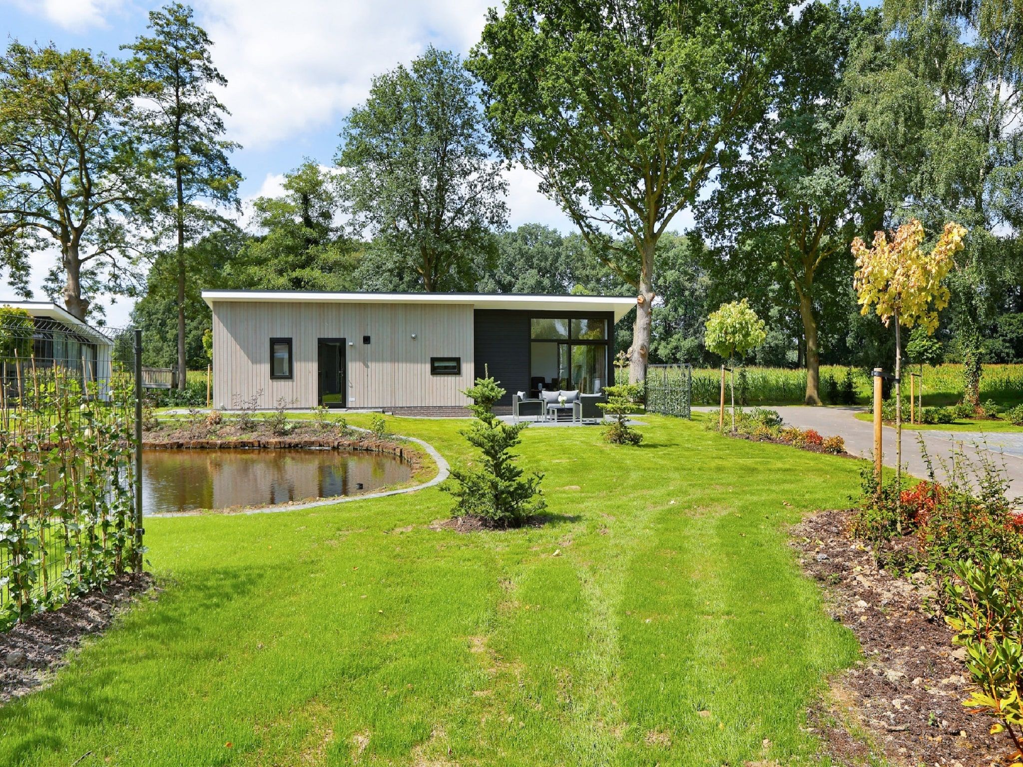 De buitenkant van Vakantiepark De Lochemse Berg 1 in Lochem
