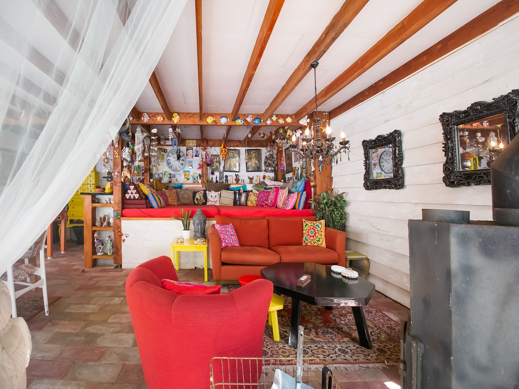 De woonkamer van Botterlodge in Wateren
