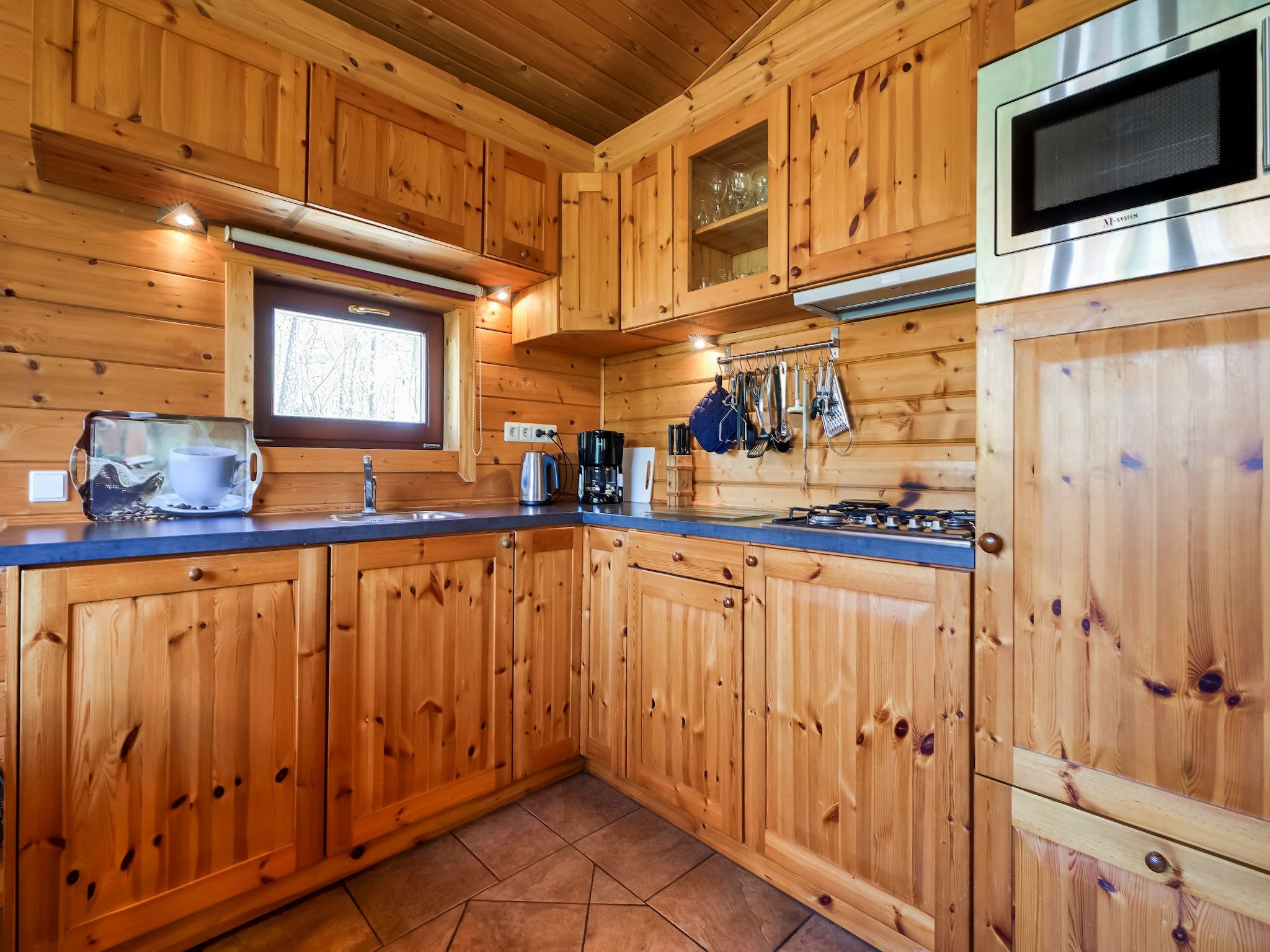 De keuken van Finse Bungalow in Holten in Holten