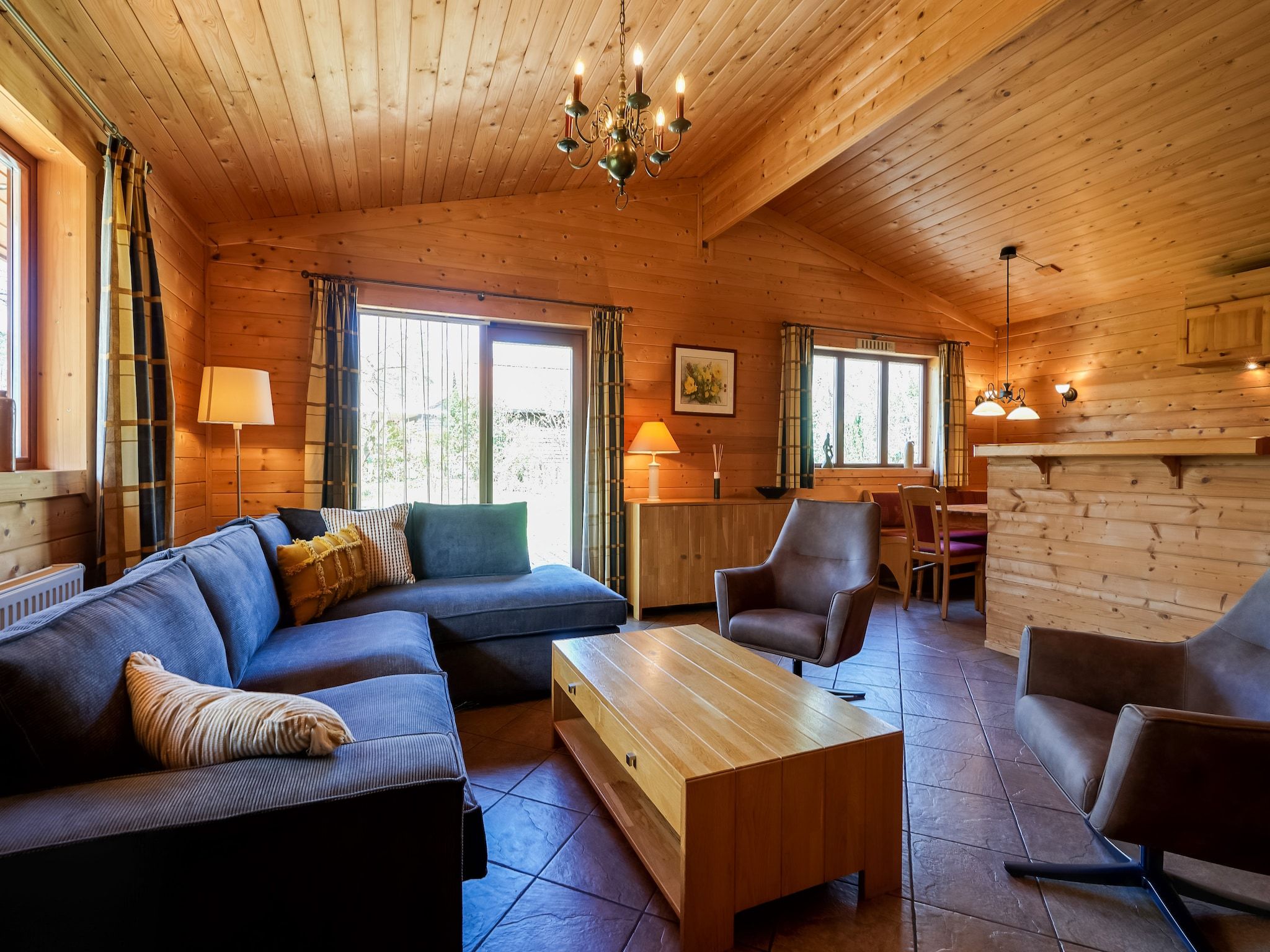 De woonkamer van Finse Bungalow in Holten in Holten