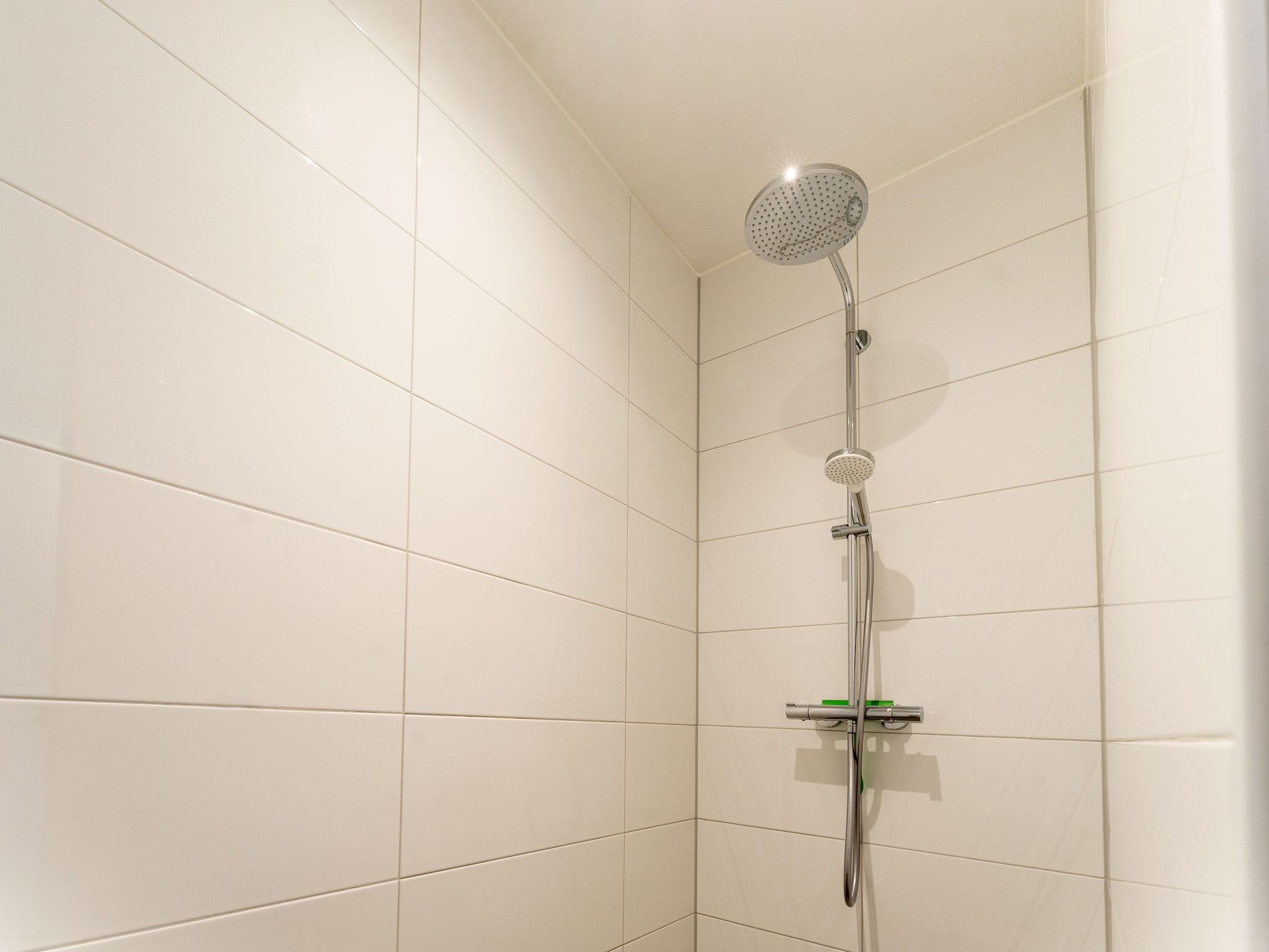 De badkamer van So What 17 in De Koog Texel