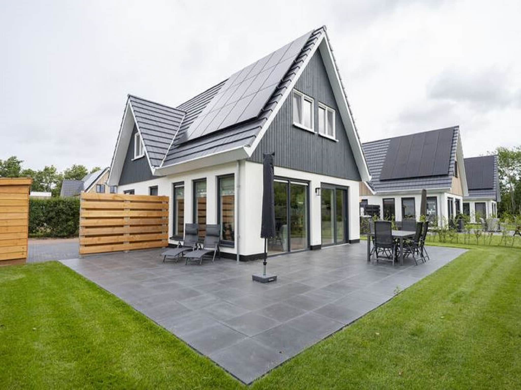 De buitenkant van So What 39 in De Koog Texel