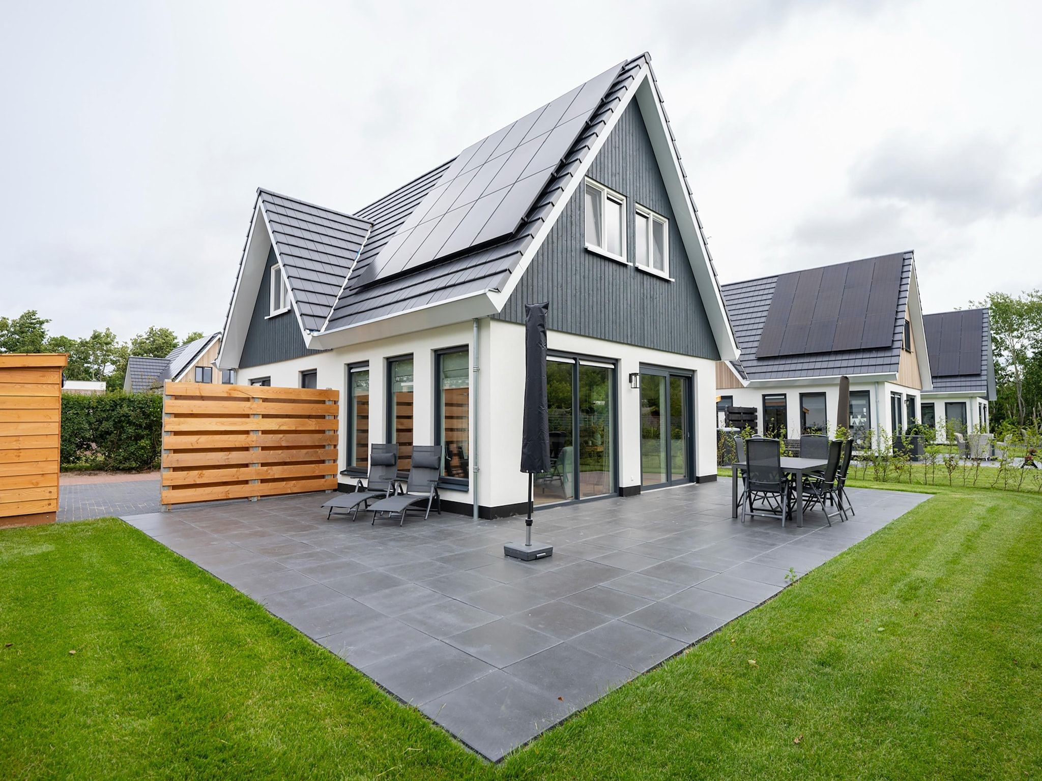 De buitenkant van So What 39 in De Koog Texel