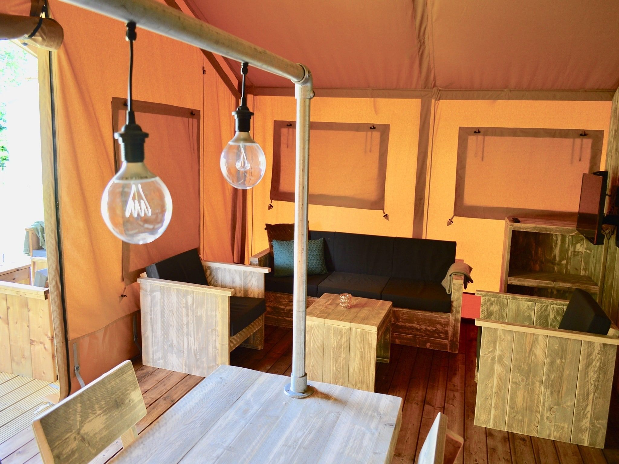 De woonkamer van Strandpark Vlugtenburg 13 in 's-Gravenzande