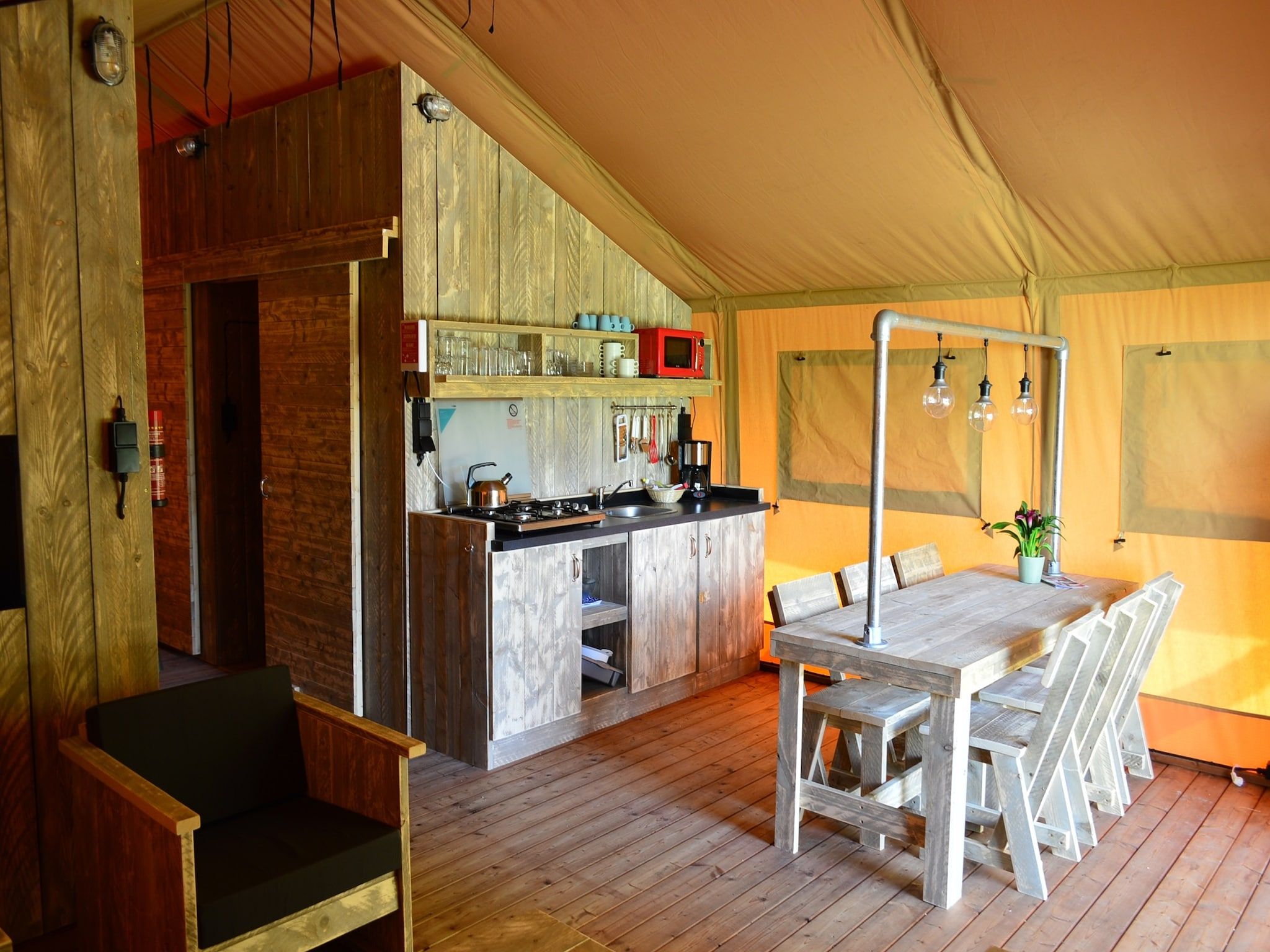 De eetkamer van Strandpark Vlugtenburg 13 in 's-Gravenzande