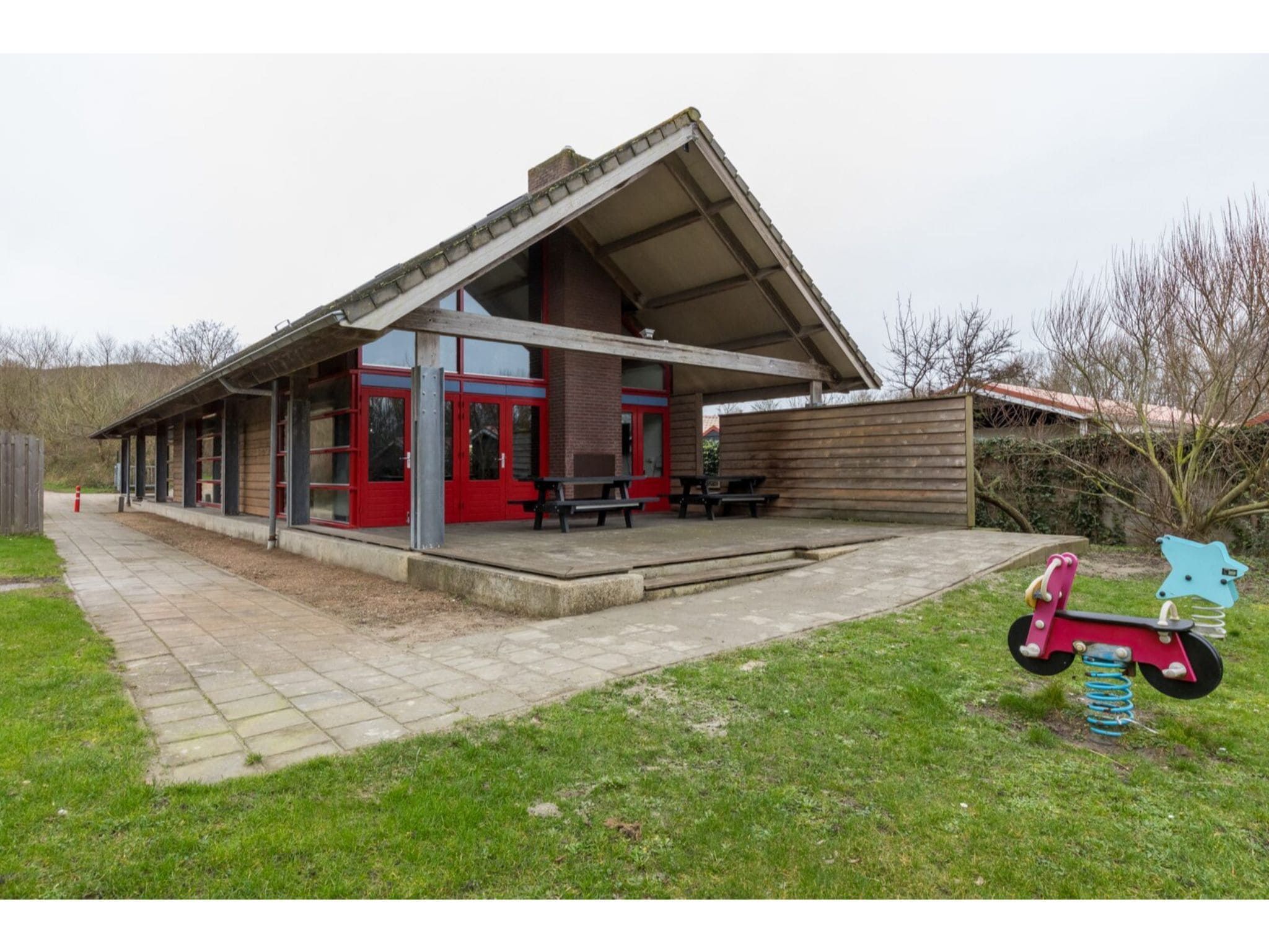 De buitenkant van Zonnevylle Duinweg 135 in Zoutelande