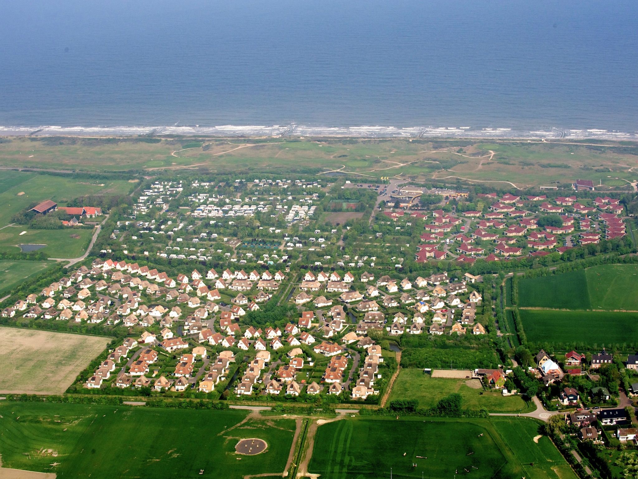 De buitenkant van Vakantiepark Hof Domburg 20 in Domburg