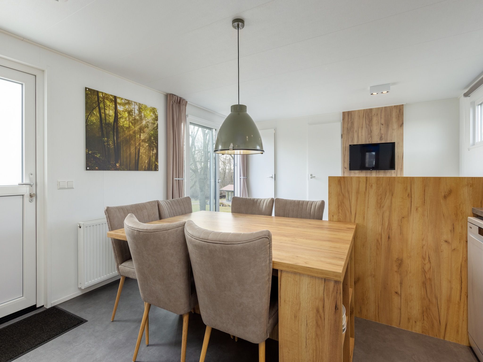 De eetkamer van Hunzepark 13 in Gasselternijveen