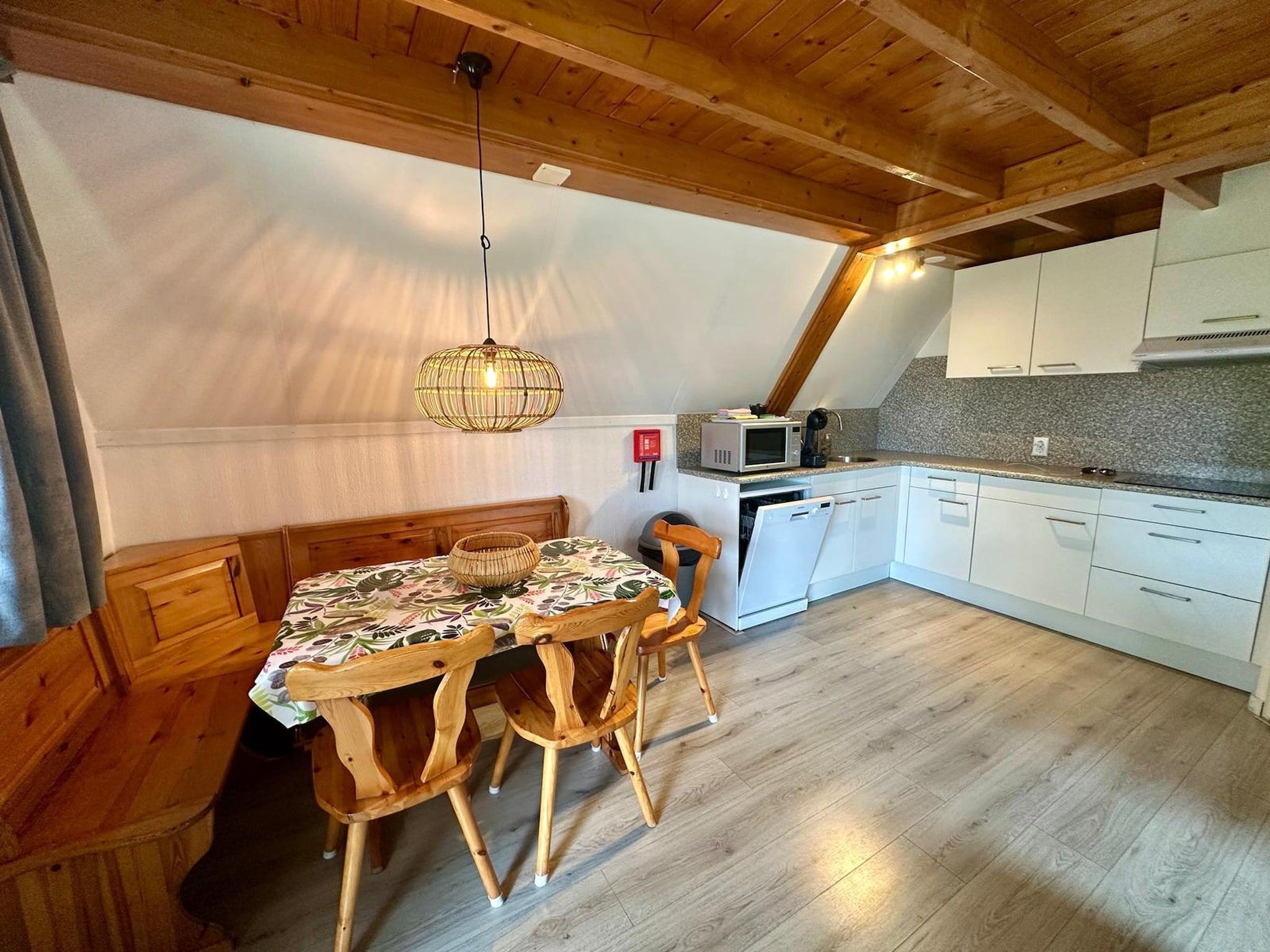 De eetkamer van Boslaan 1 in Gramsbergen