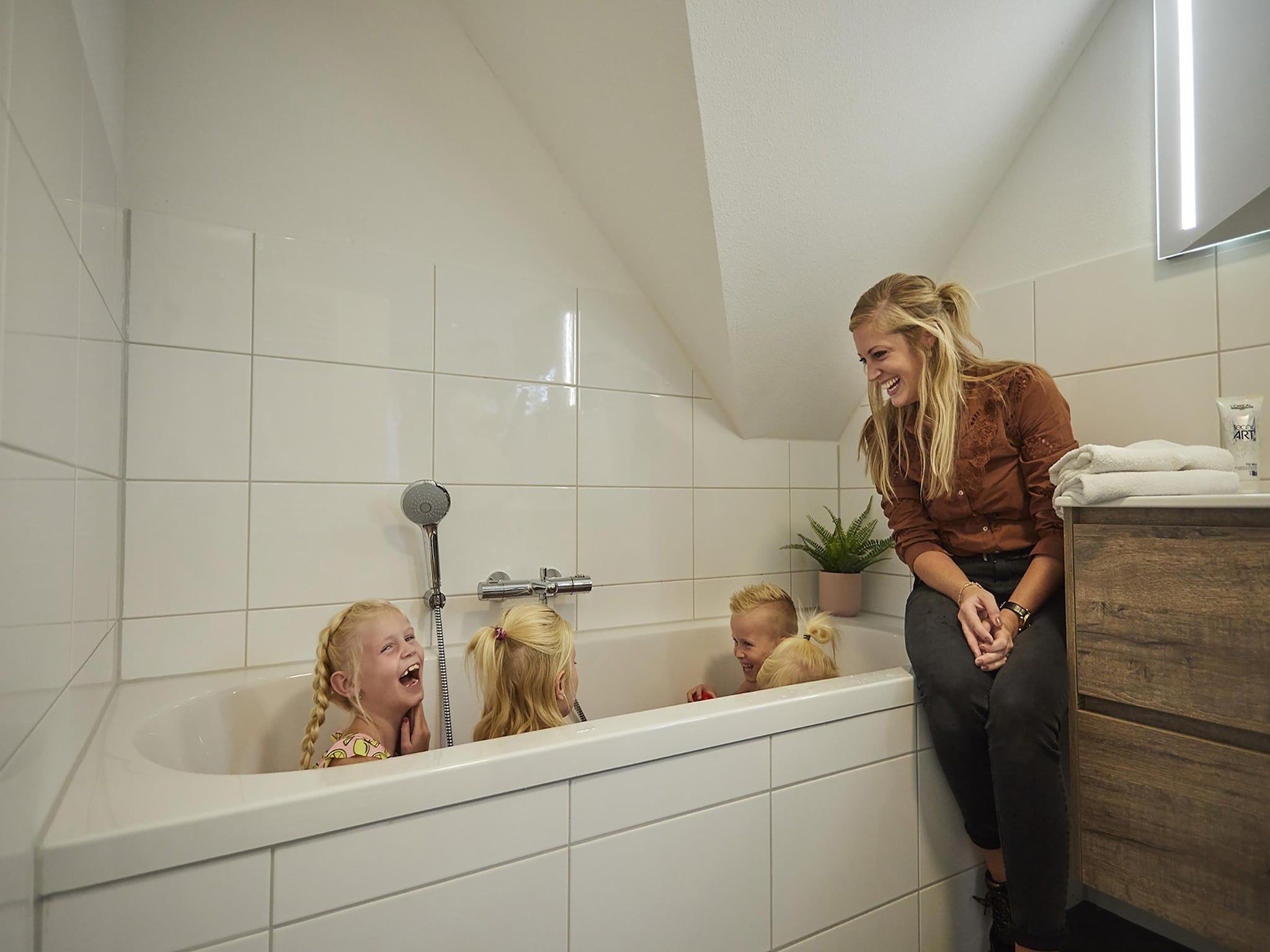 De badkamer van Buitenhof De Leistert 32 in Roggel