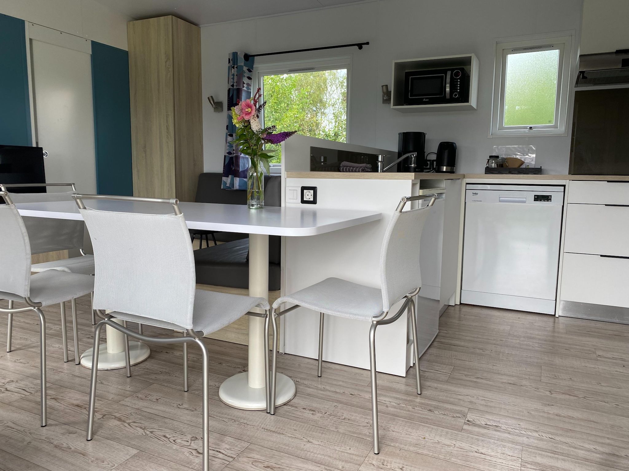 De eetkamer van Chalet Eke in De Veenhoop