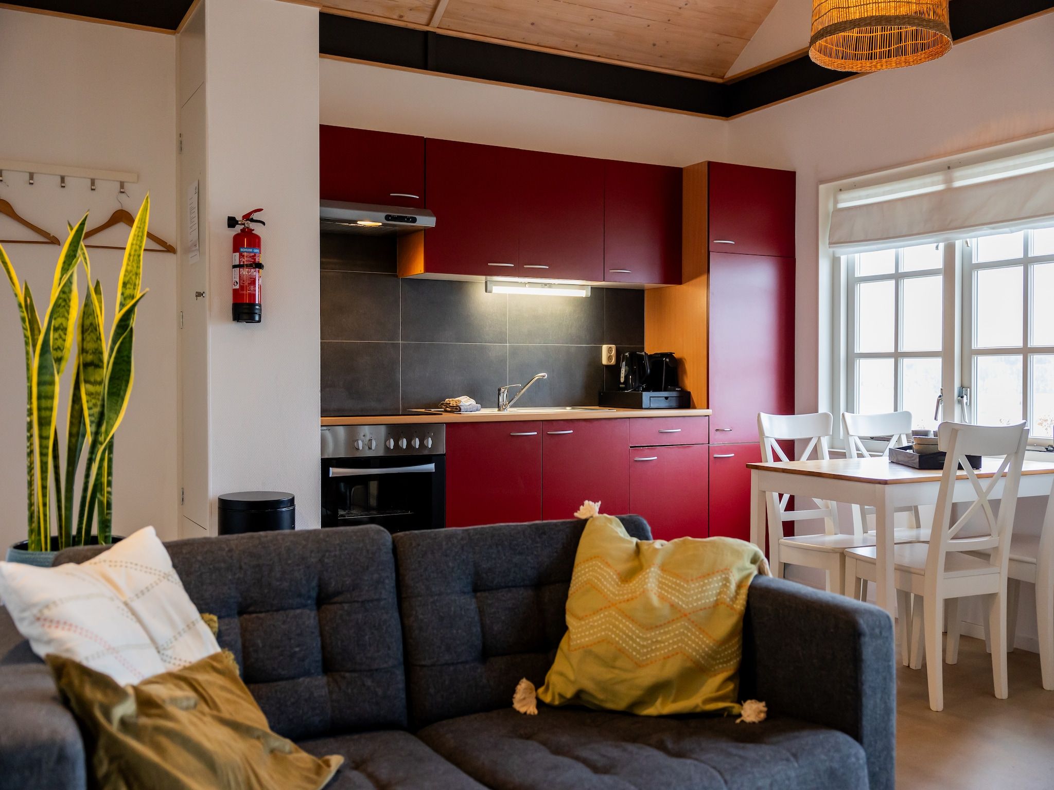 De woonkamer van Chalet Famke in De Veenhoop