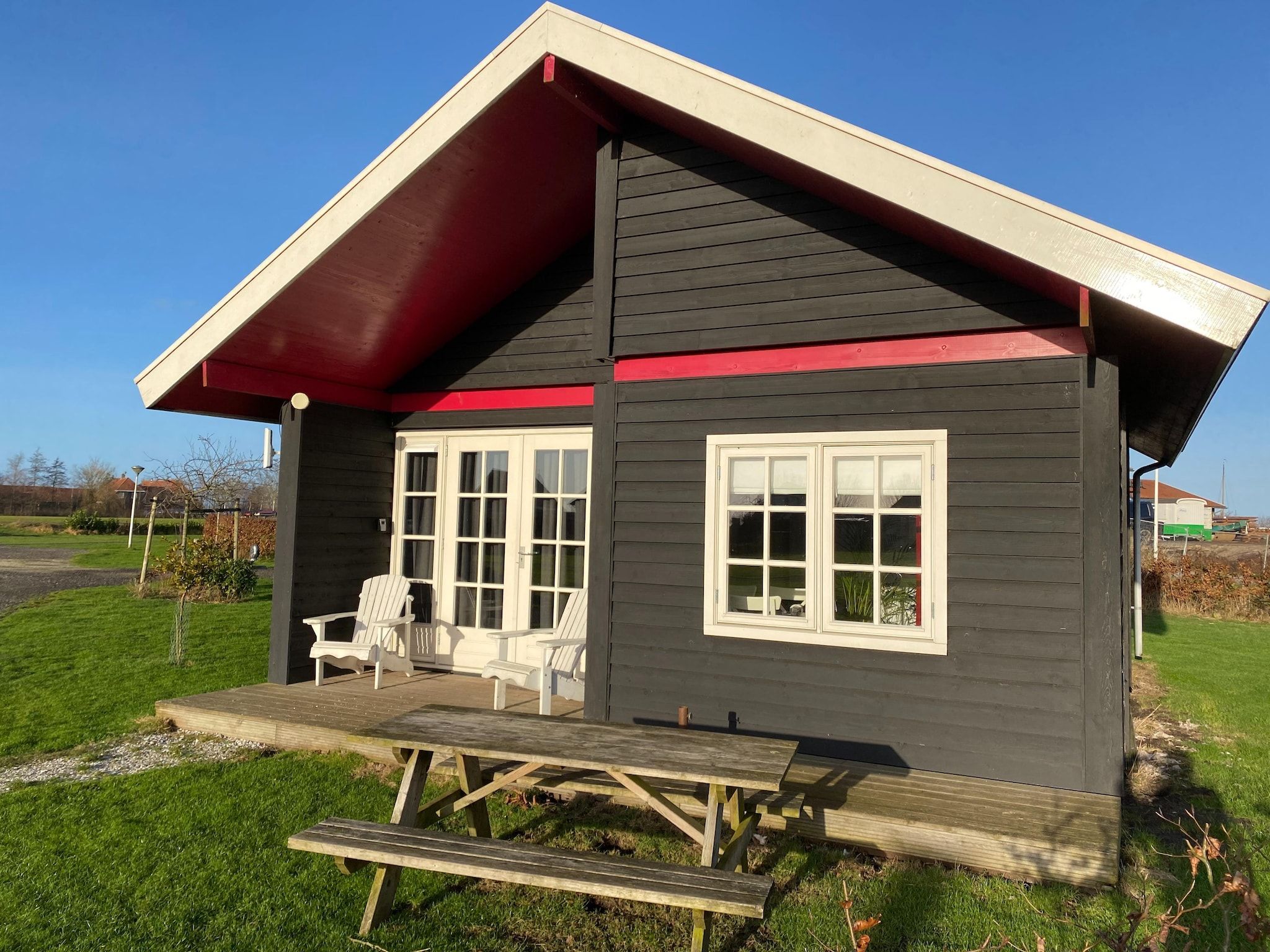 De buitenkant van Chalet Famke in De Veenhoop