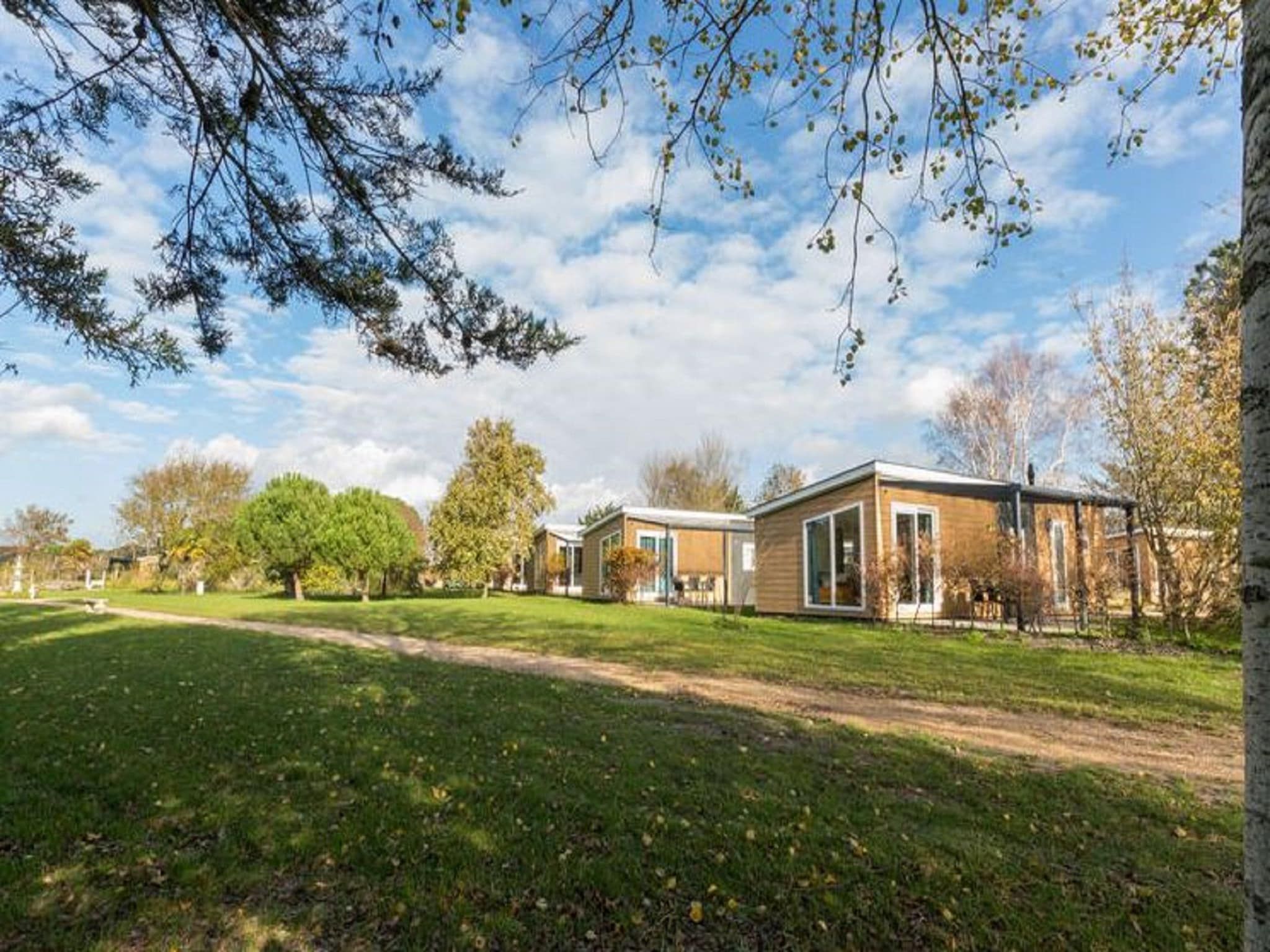 De buitenkant van Fort den Haak - Chalet 1 t/m 10 huisdiervrij in Vrouwenpolder