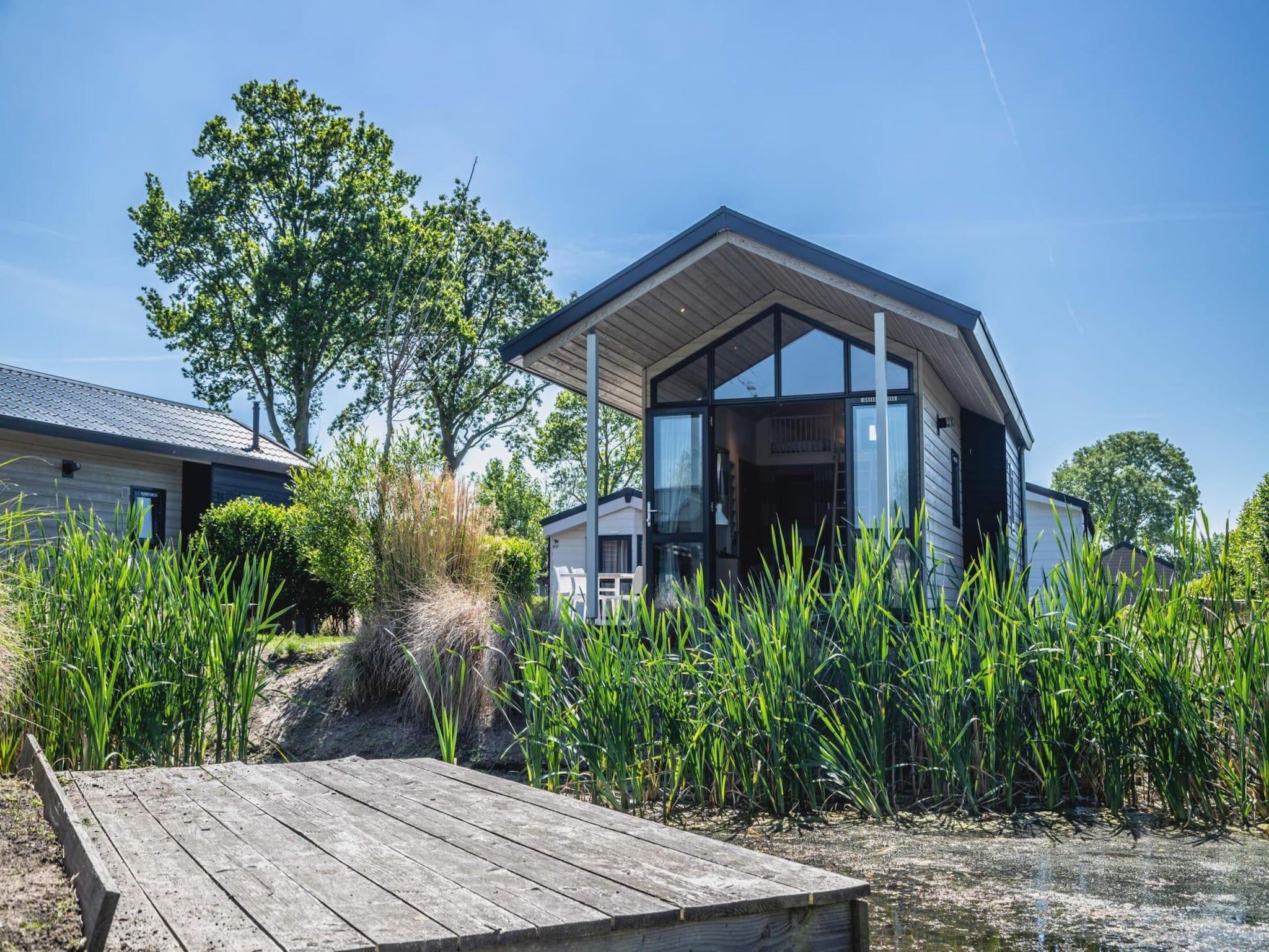 De buitenkant van Tiny Lodge  4 personen in West-Graftdijk