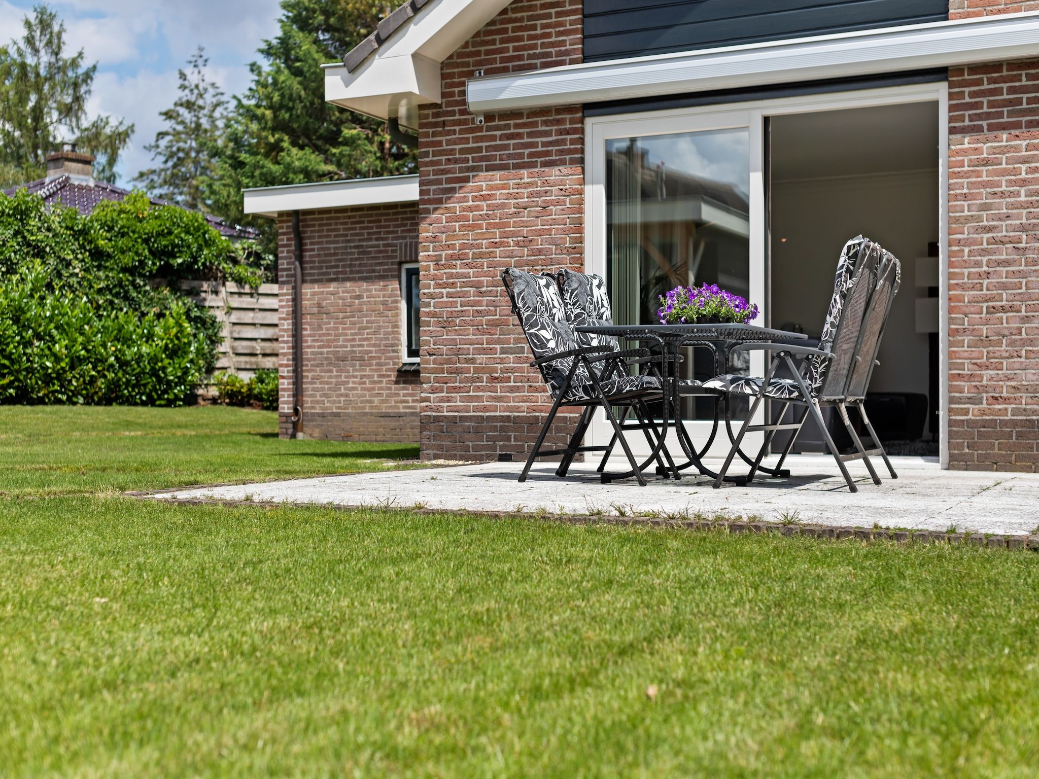 Het terras van Huisje Putten in Putten