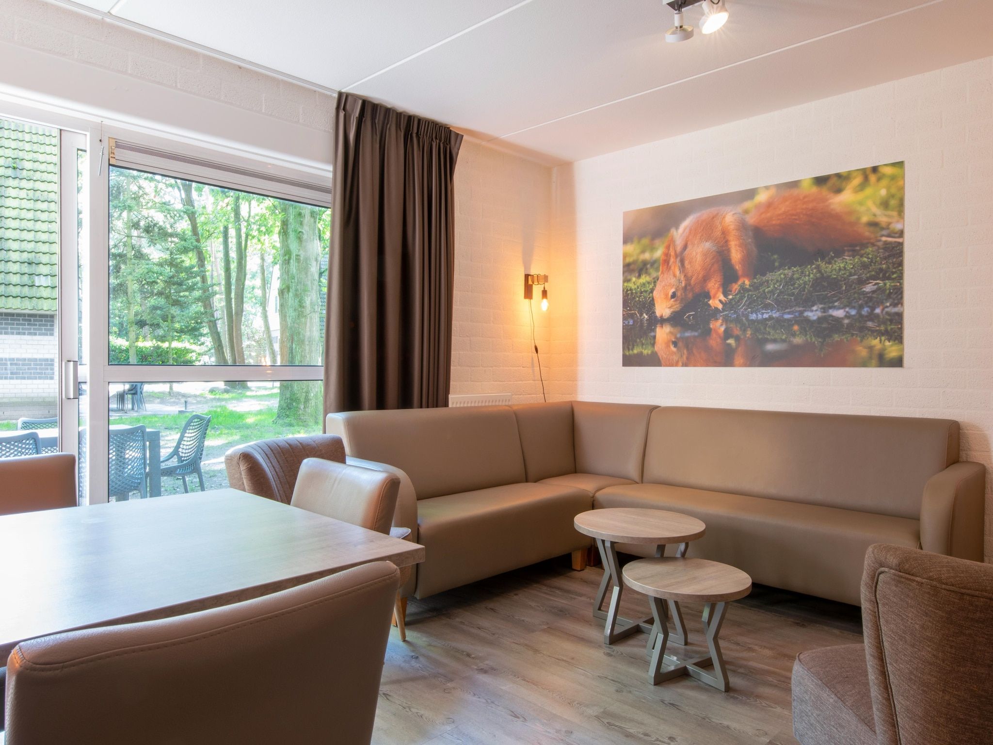 De woonkamer van Vakantiepark de Katjeskelder 14 in Oosterhout