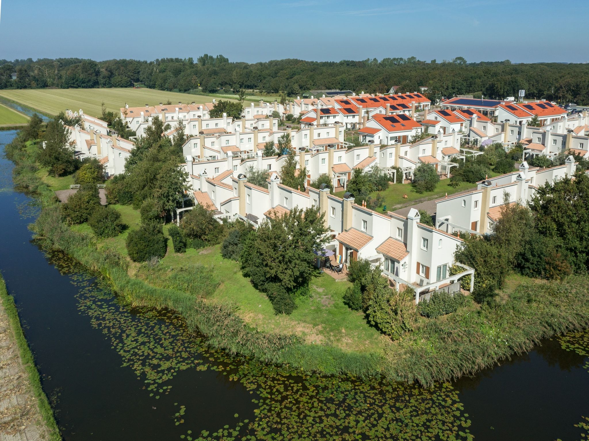 De buitenkant van Duinresort Dunimar 1 in Noordwijkerhout