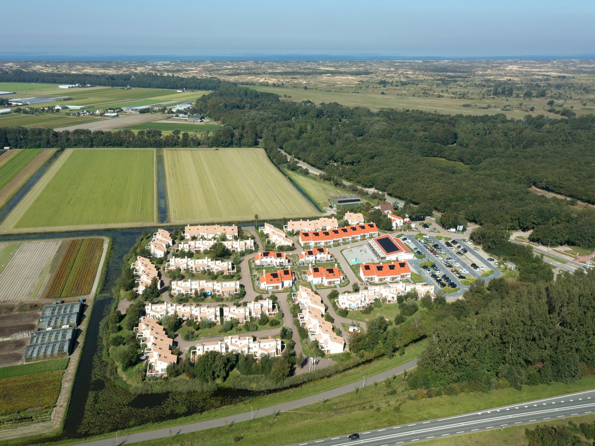 De buitenkant van Duinresort Dunimar 1 in Noordwijkerhout