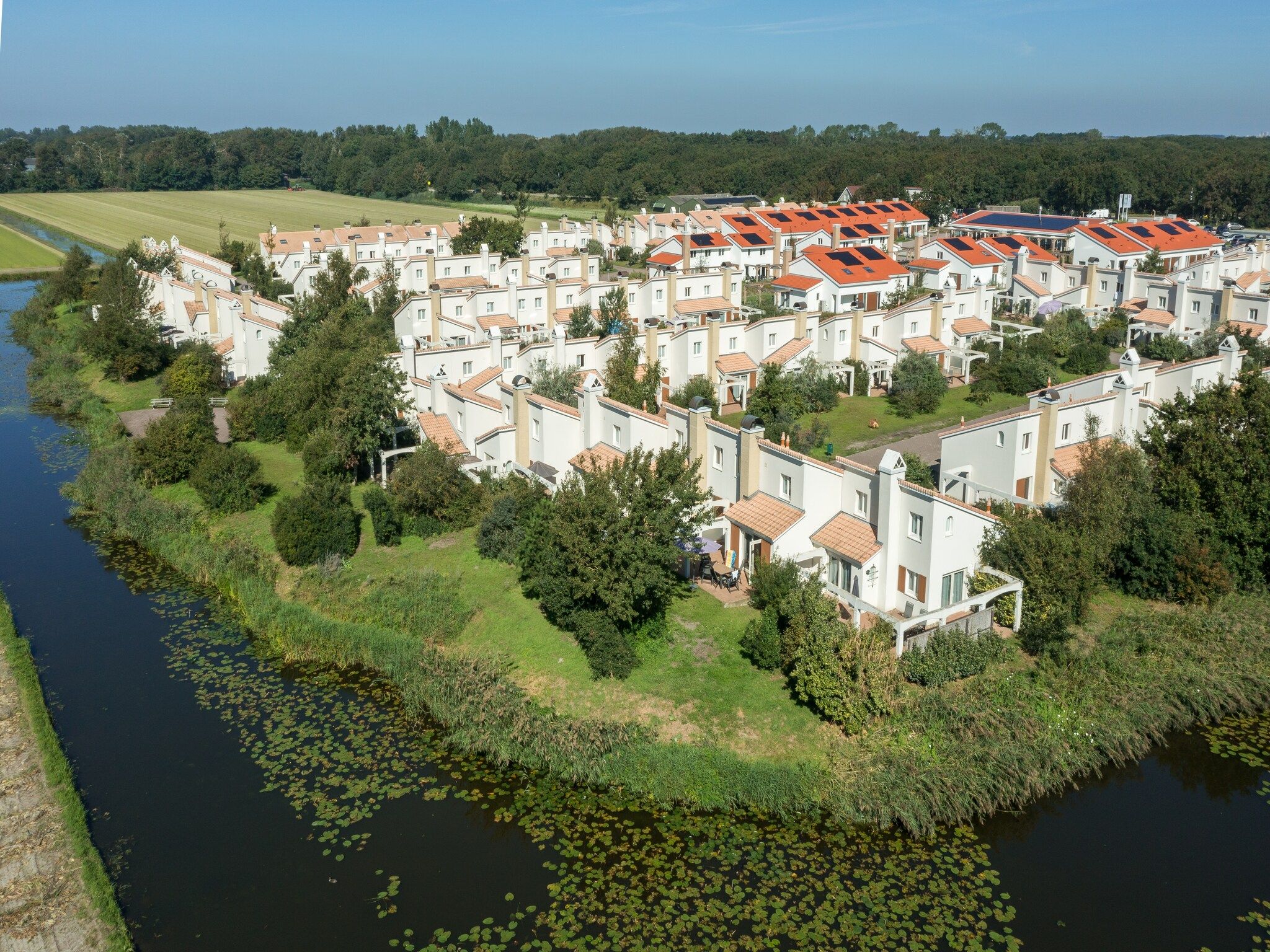 De buitenkant van Duinresort Dunimar 2 in Noordwijkerhout