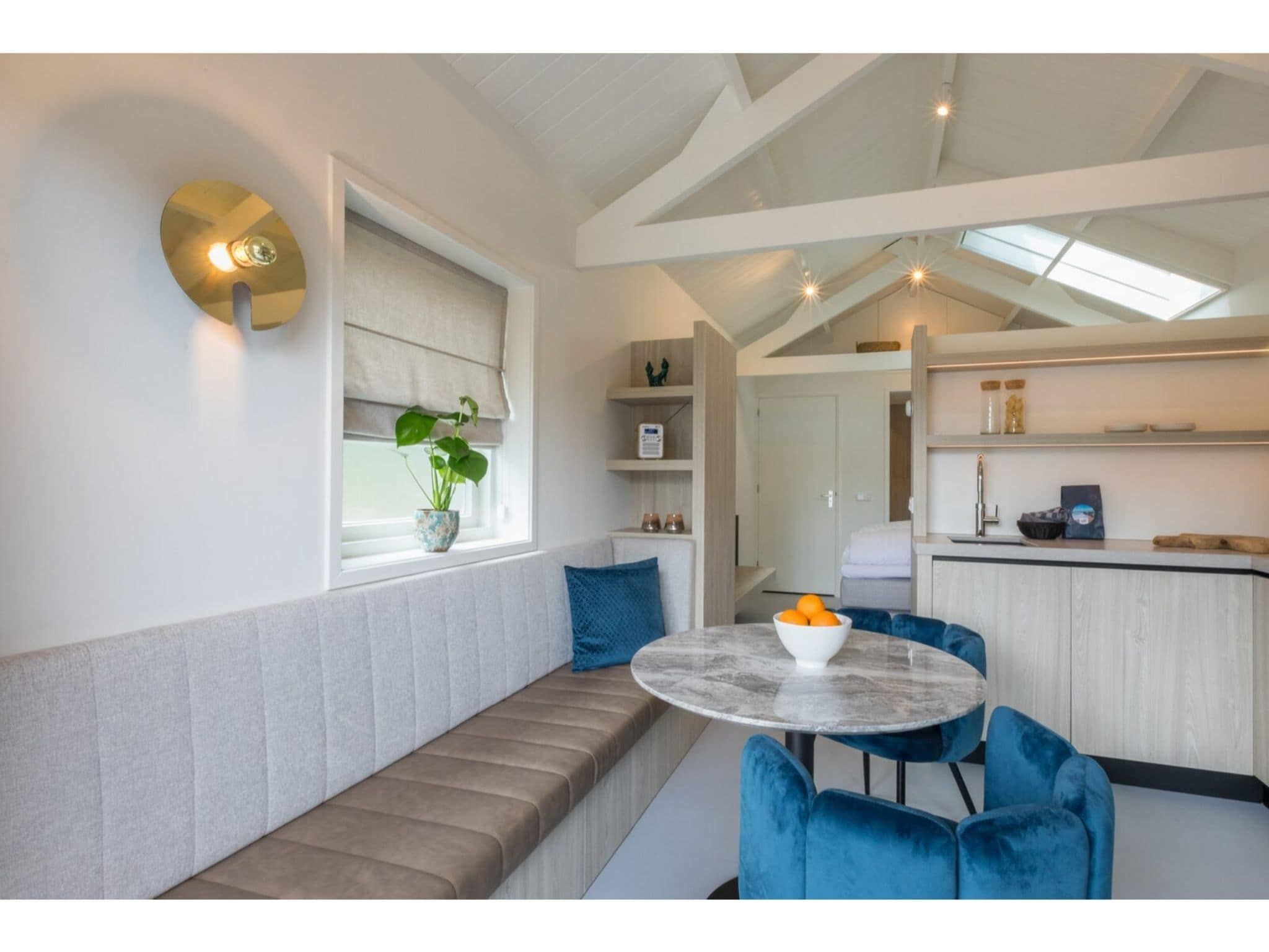 De woonkamer van Duinenburg 23 in Domburg