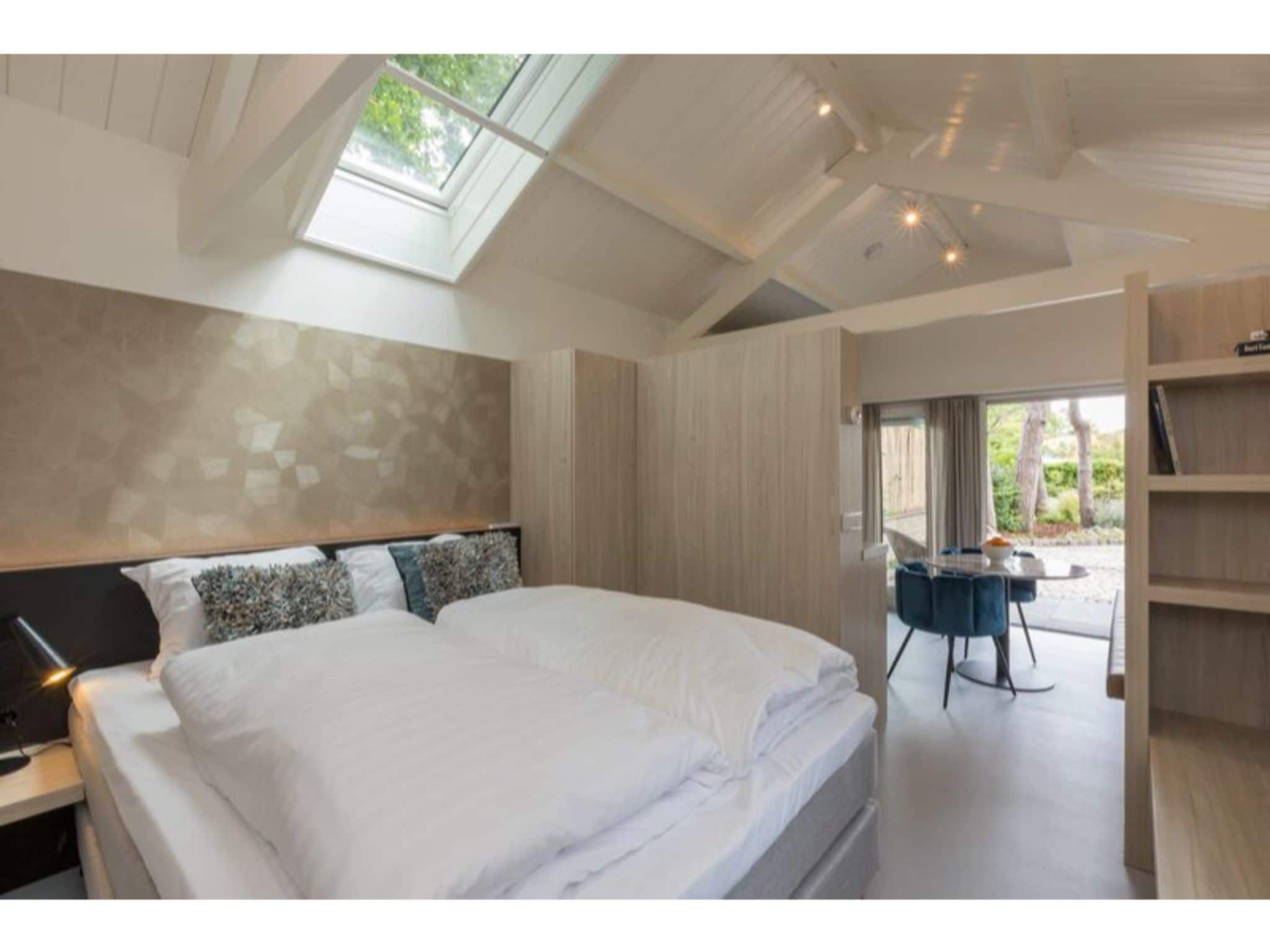 Een slaapkamer van Duinenburg 23 in Domburg