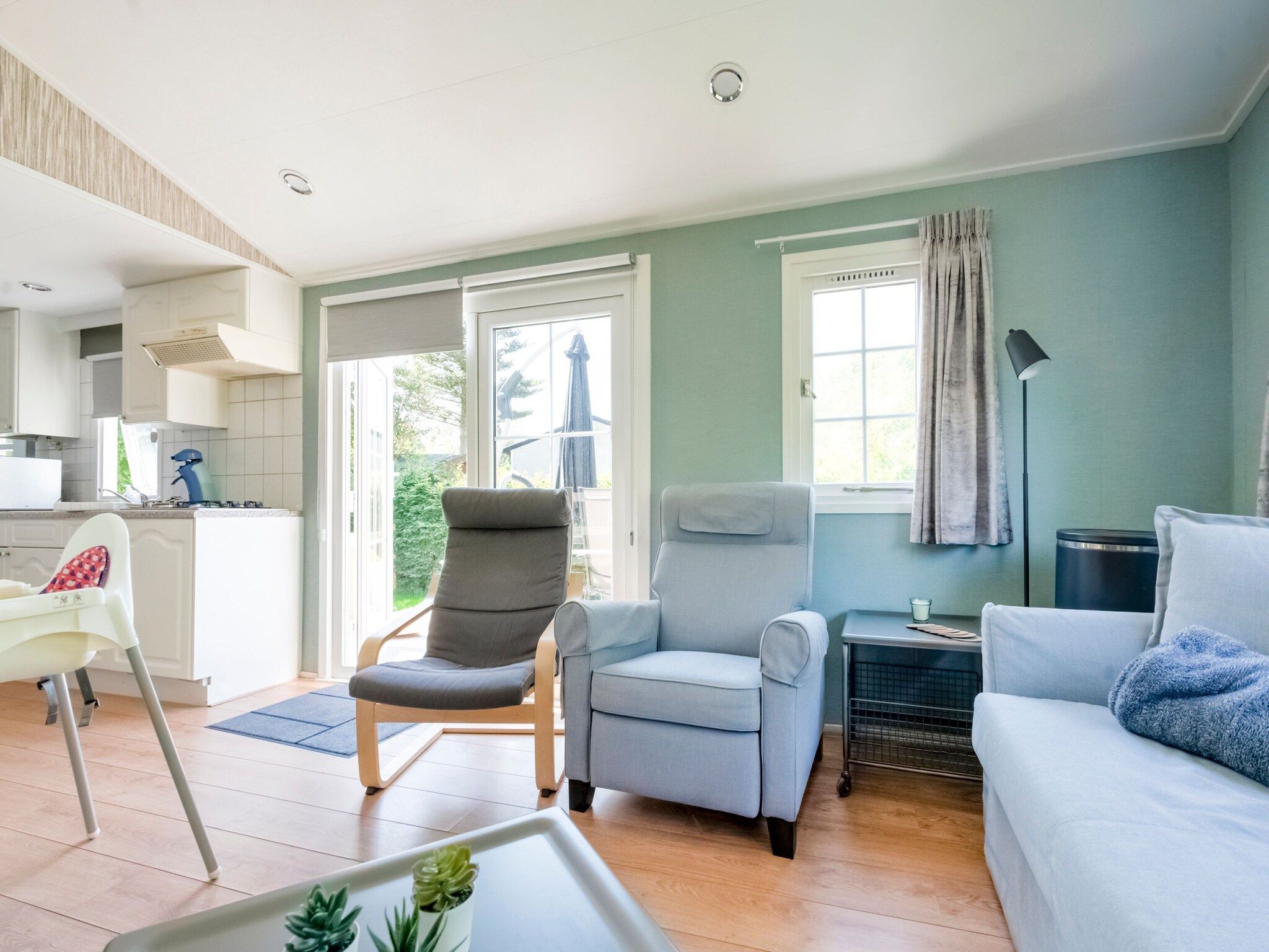 De woonkamer van Huisje 84 in Stegeren