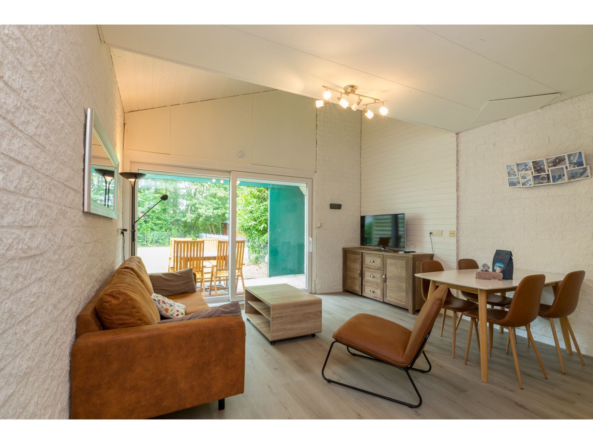 De woonkamer van Smallengange 45 in Kortgene