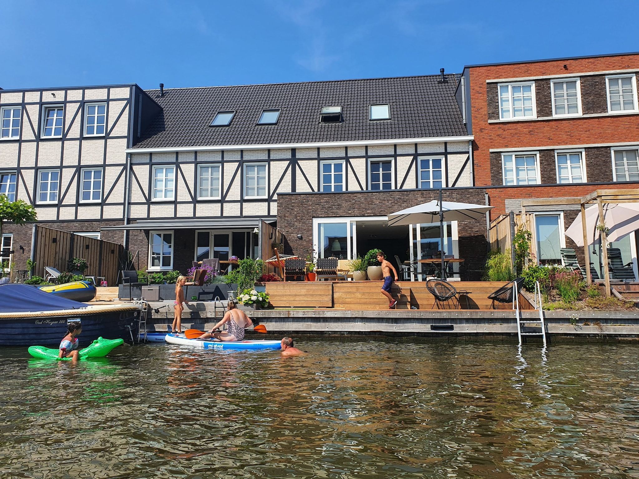 De buitenkant van Waterfront holiday home Alkmaar in Alkmaar