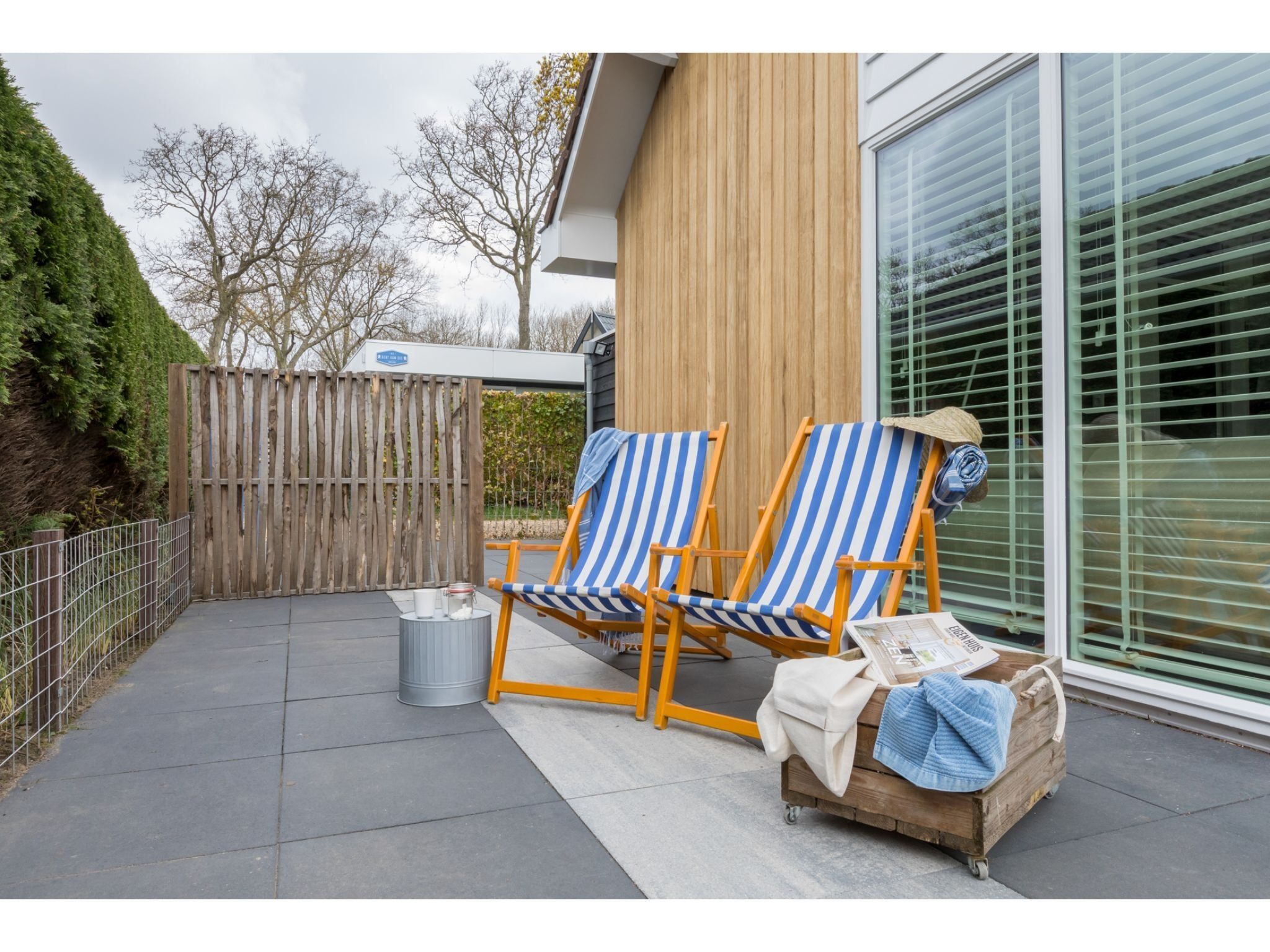 Het terras van Noordendolfer 2 huisje 51 in Zoutelande
