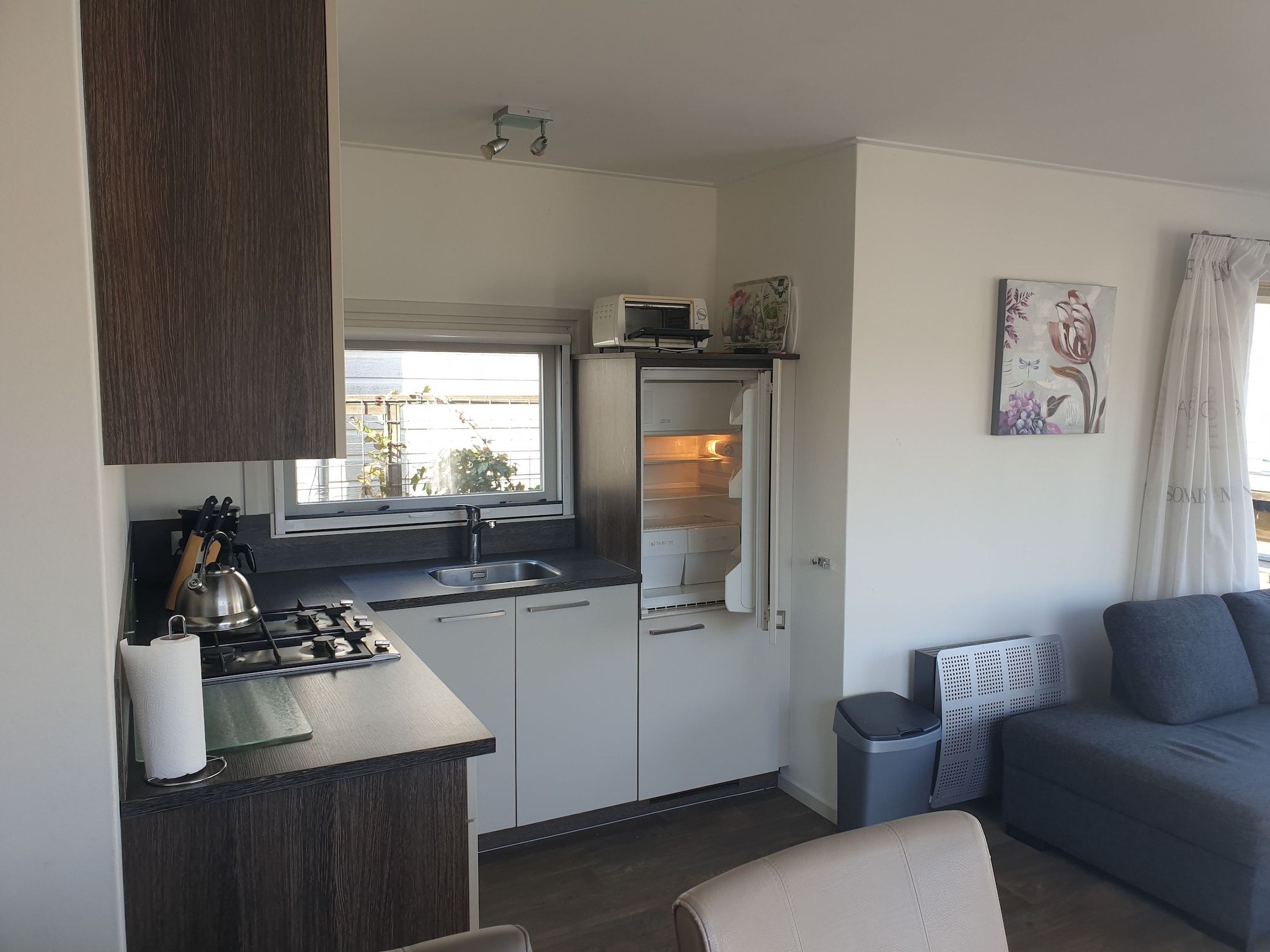 De keuken van Luxe chalet 55 aan het water in Bantega met sloep 8 pax in Bantega