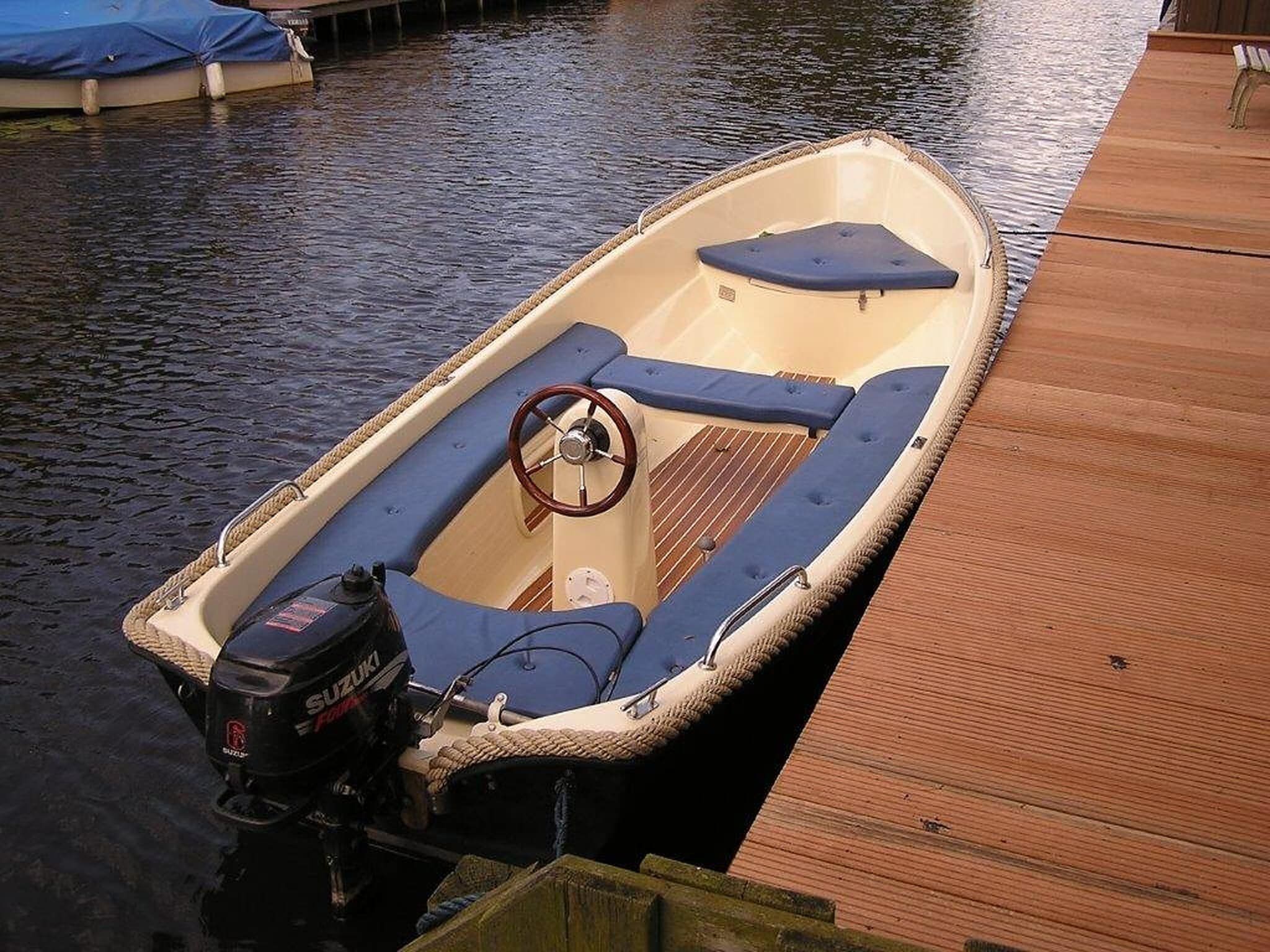 Voorzieningen bij Luxe chalet 55 aan het water in Bantega met sloep 8 pax in Bantega