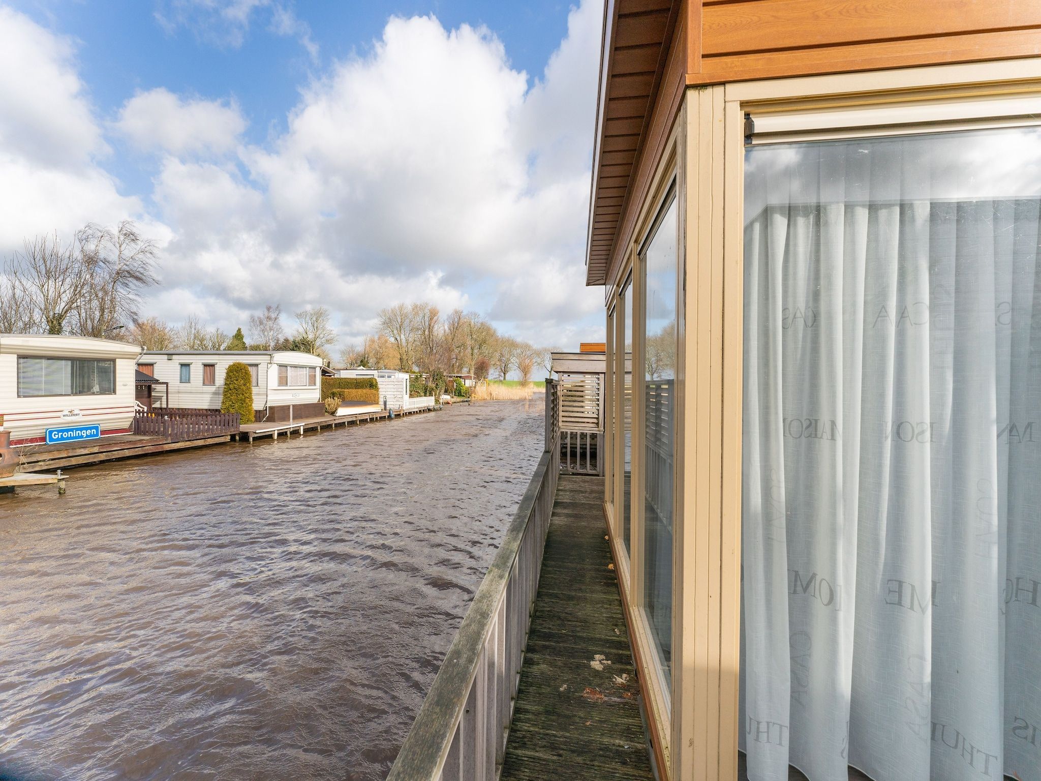 De omgeving van Luxe chalet 55 aan het water in Bantega met sloep 8 pax in Bantega