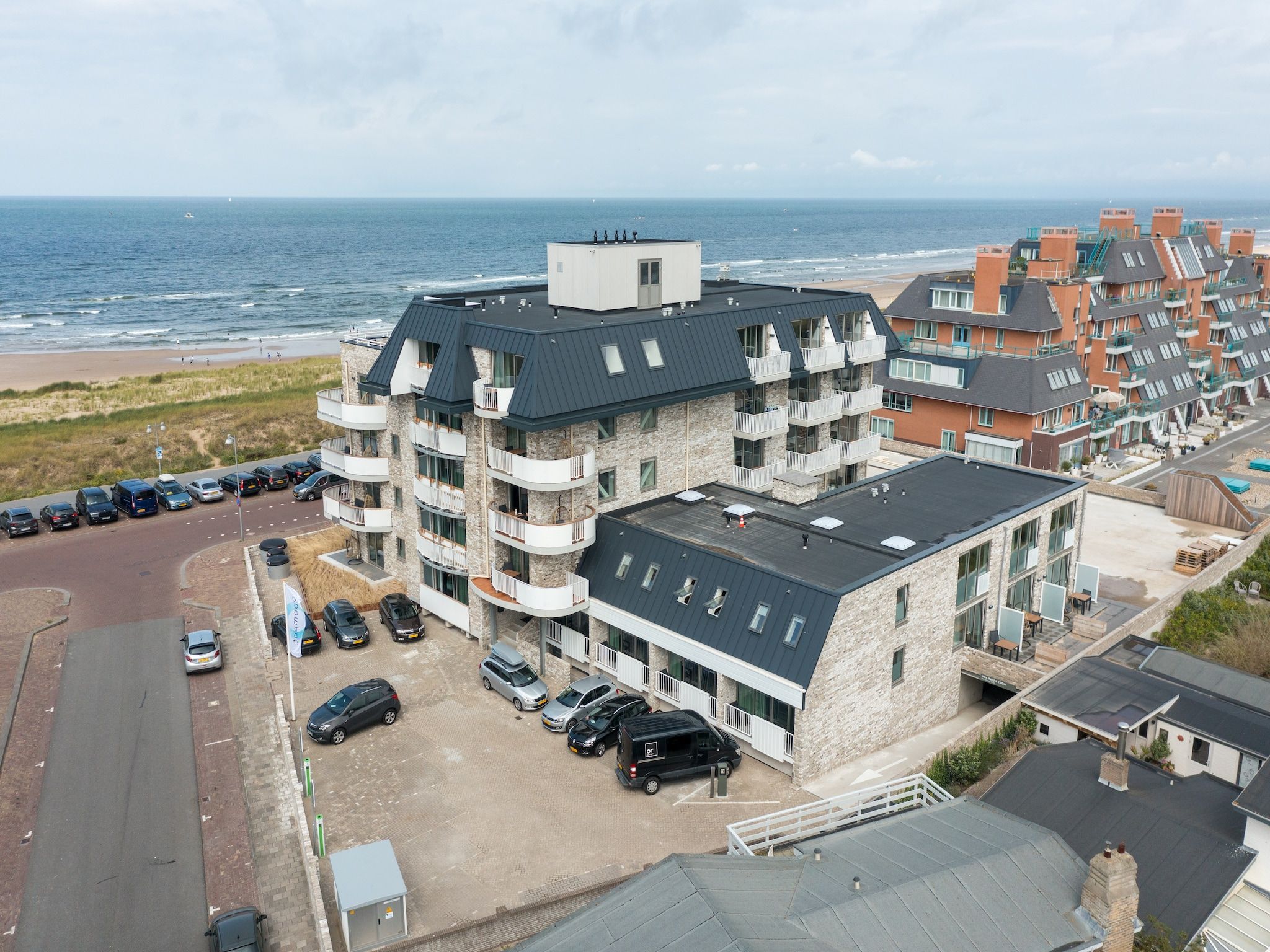 De buitenkant van Residentie de Graaf van Egmont 12 in Egmond aan zee