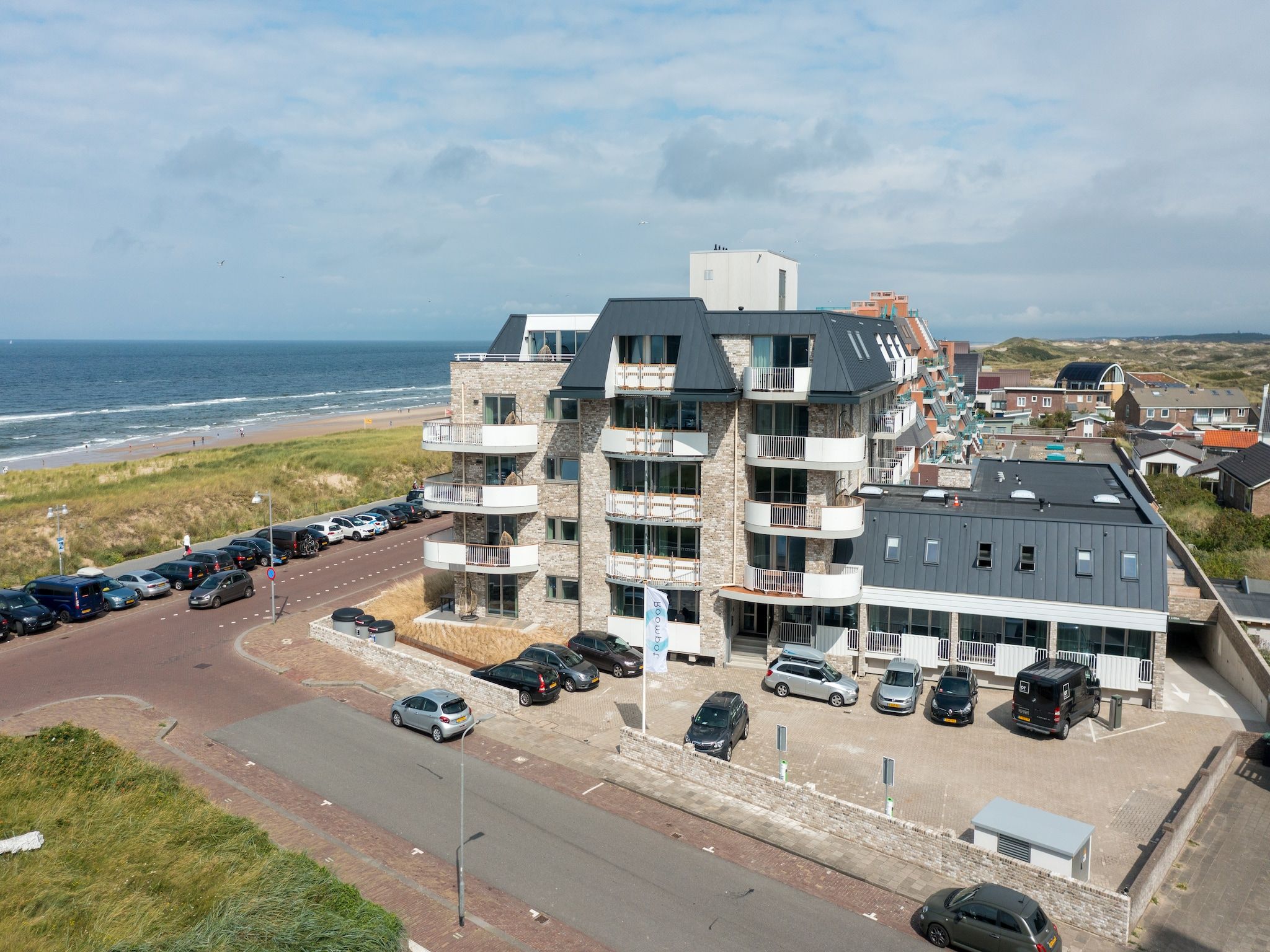 De buitenkant van Residentie de Graaf van Egmont 13 in Egmond aan zee