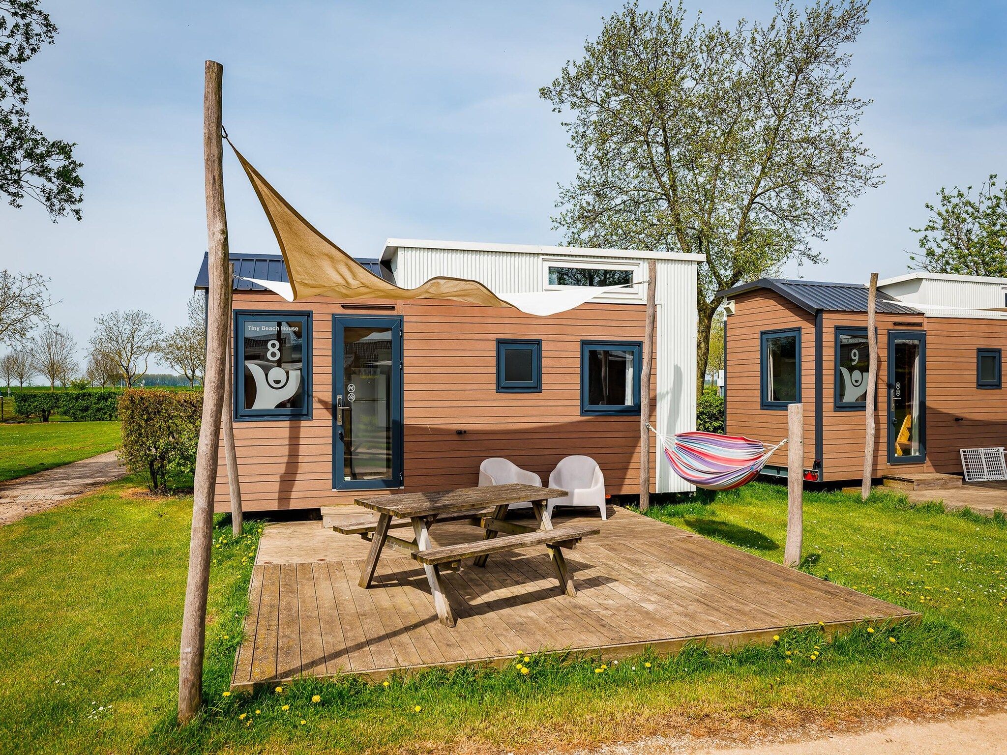 De buitenkant van Vakantiepark Eiland van Maurik 9 in Maurik