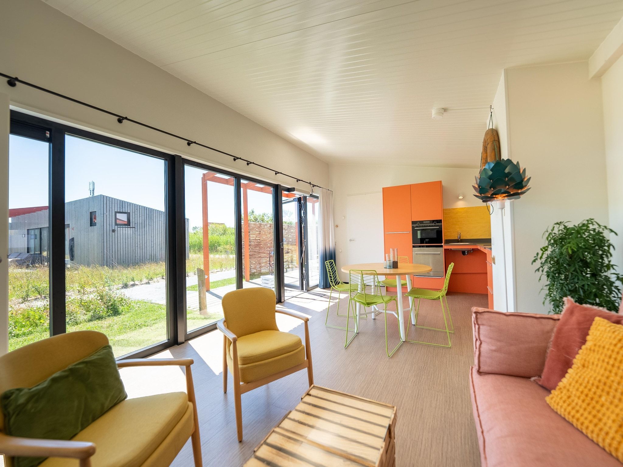 De woonkamer van Resort Callantsoog 5 in Callantsoog