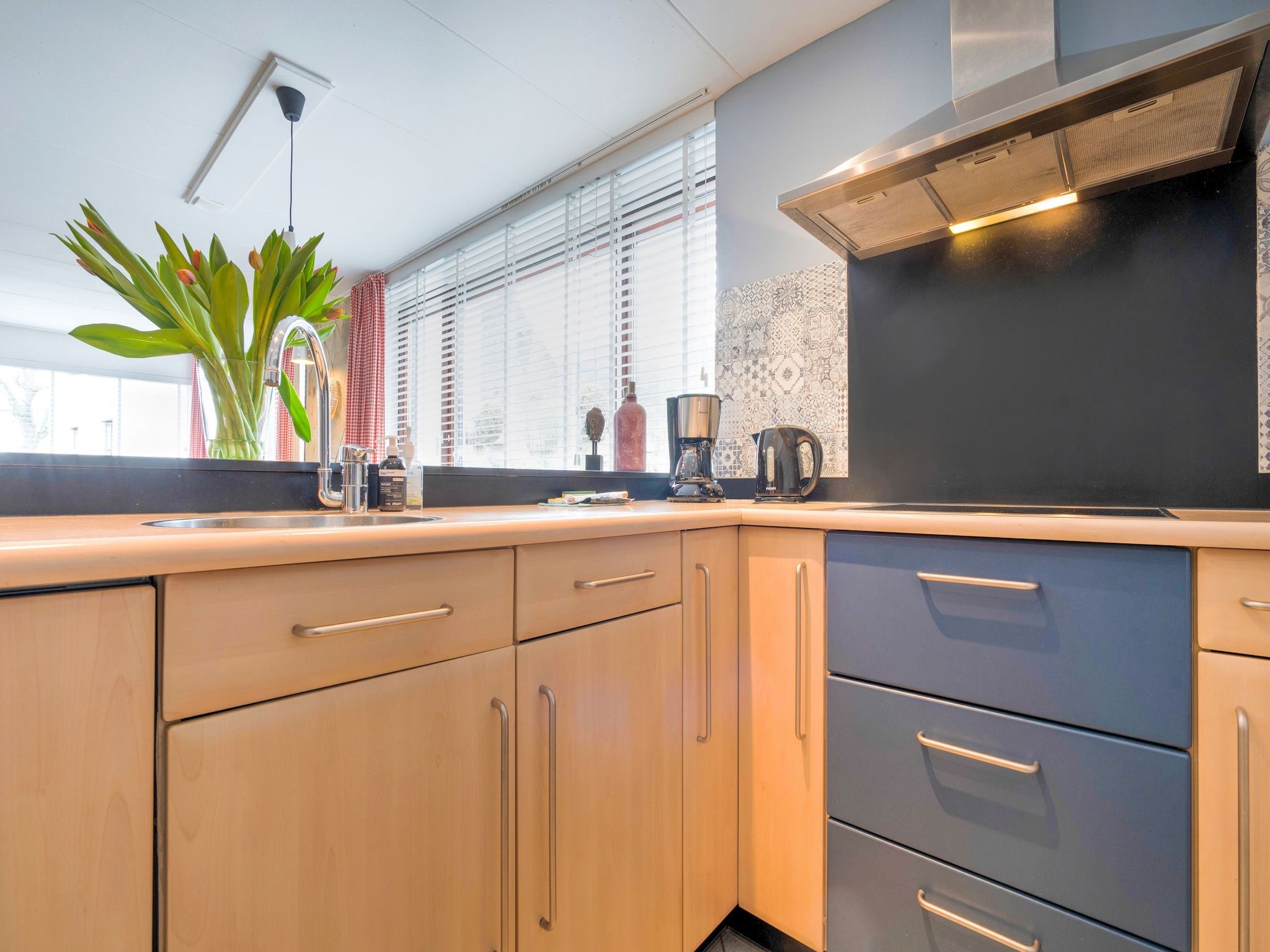 De keuken van De Wingerd 10P in Ulestraten